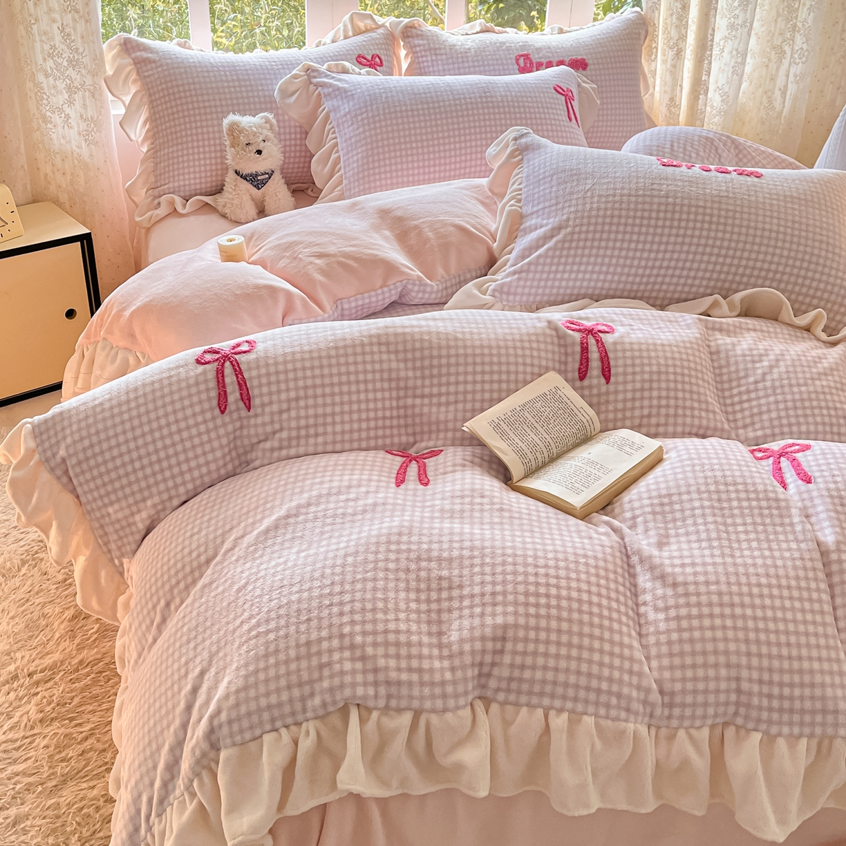 91家纺网 家纺一手货源 找家纺 沐辰 2025新款牛奶绒绣花蝴蝶结花边款四件套 绒蝴蝶结-紫格