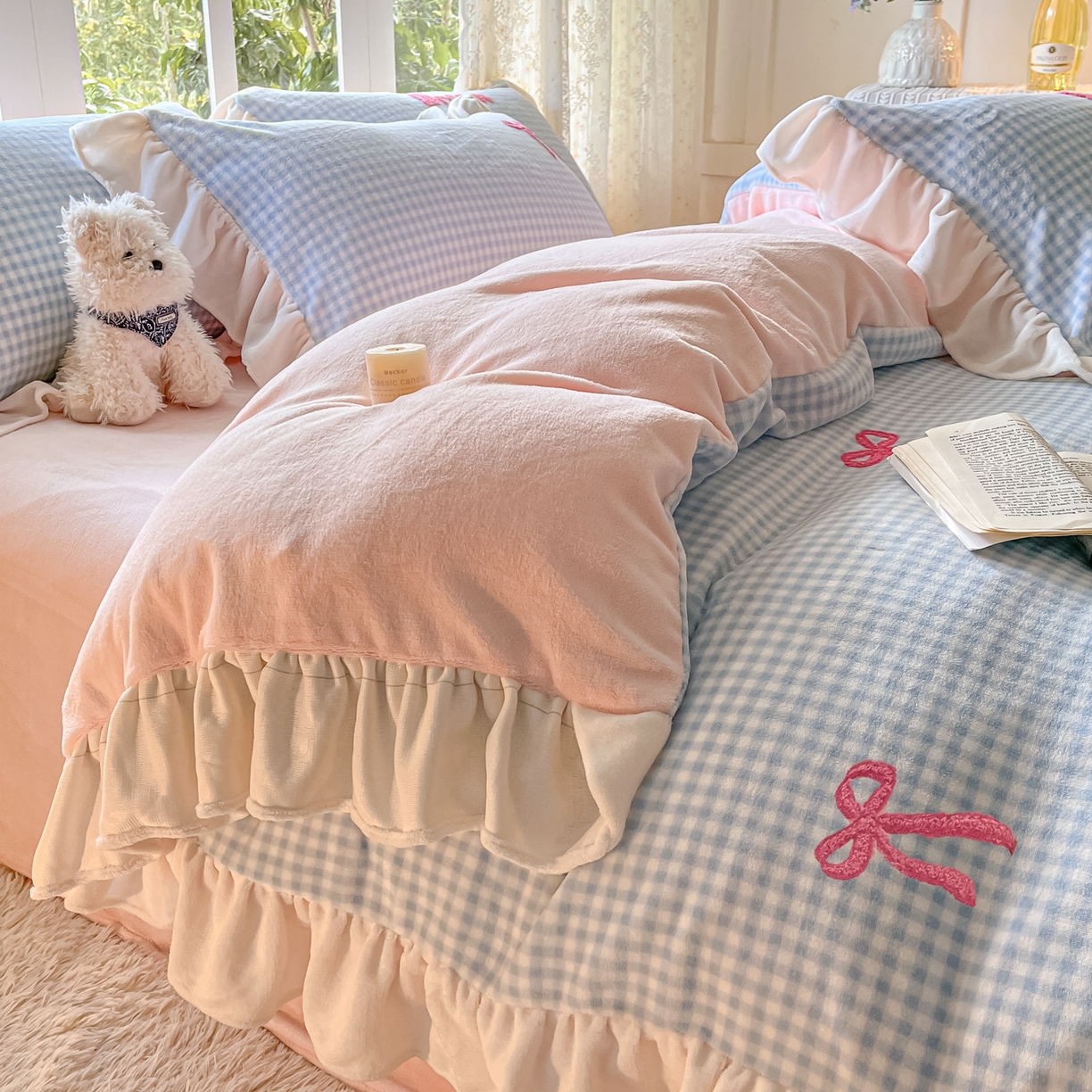 91家纺网 家纺一手货源 找家纺 沐辰 2025新款牛奶绒绣花蝴蝶结花边款四件套 绒蝴蝶结-蓝格