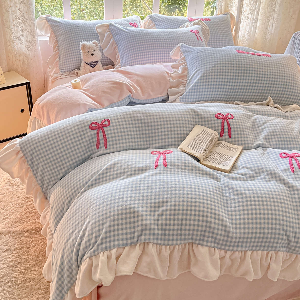 91家纺网 家纺一手货源 找家纺 沐辰 2025新款牛奶绒绣花蝴蝶结花边款四件套 绒蝴蝶结-蓝格