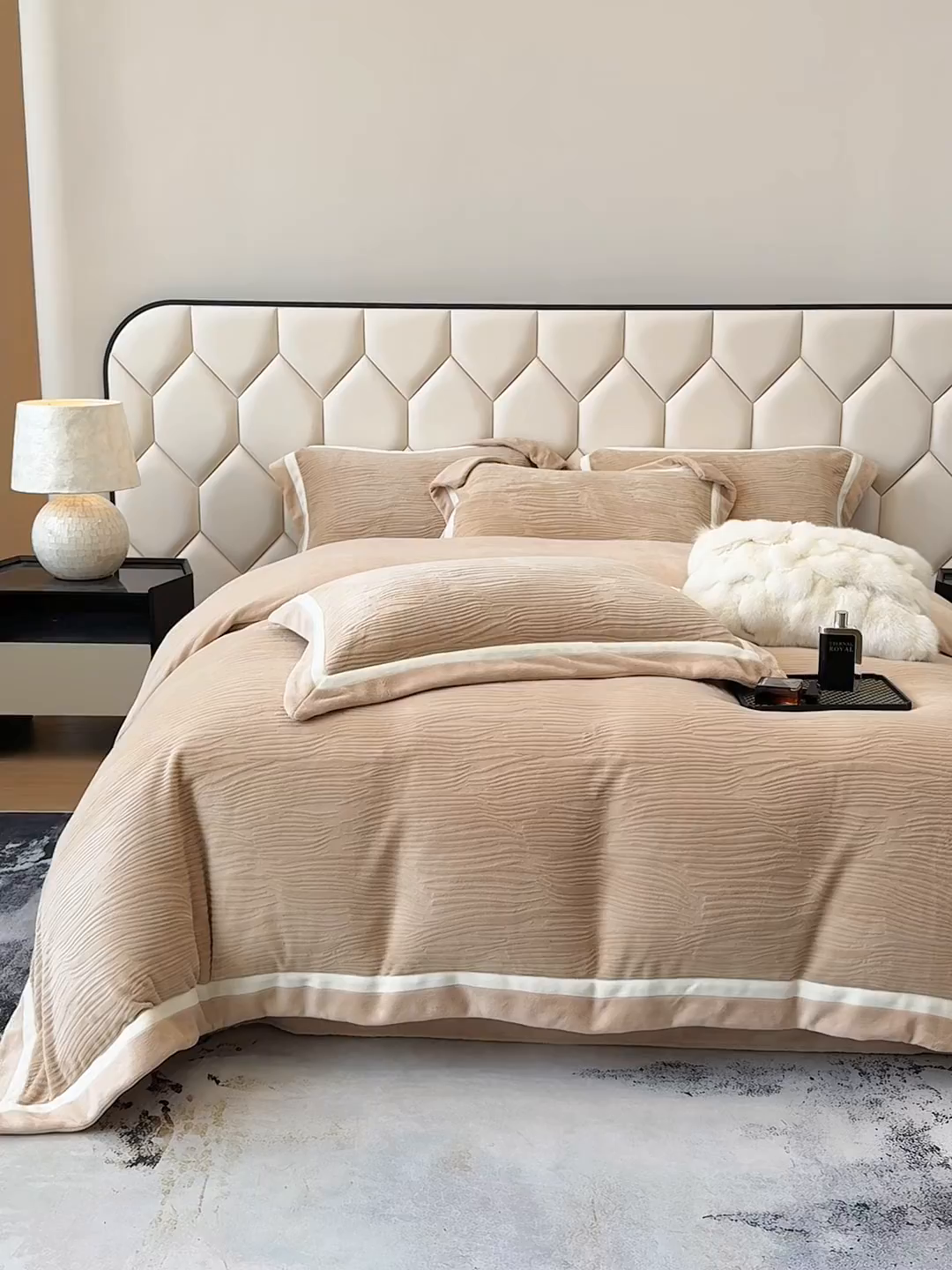 91家纺网 家纺一手货源 找家纺 家居1号家纺 2025新款230克全消光瑞丽牛奶绒烂花四件套（控价标准258加大278 会员优惠10元） 瑞丽-卡其