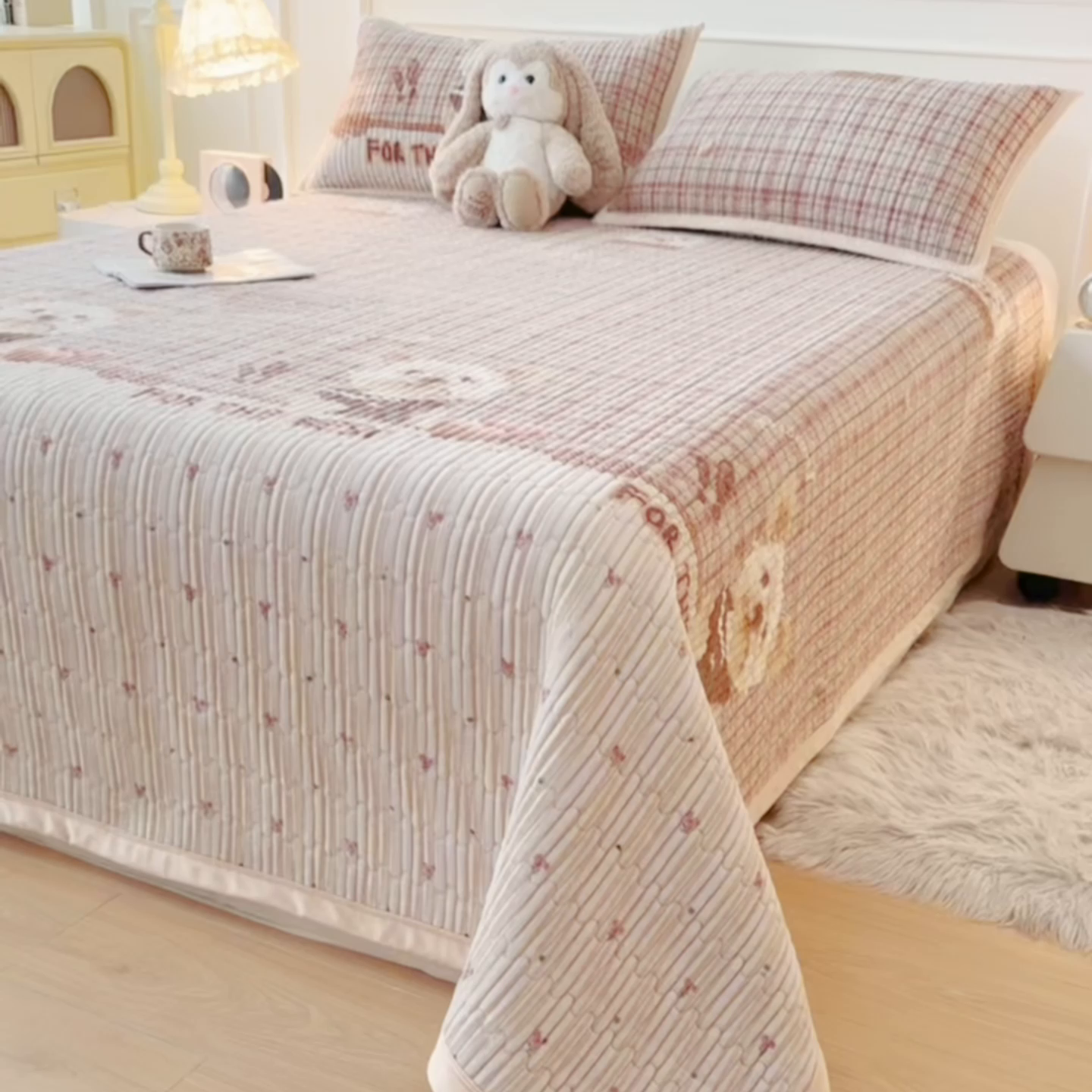 91家纺网 家纺一手货源 找家纺 慕木家纺 2025新款高克重牛奶绒小清新印花卡通夹棉单床盖床盖单件（提供买家秀) 牛奶绒床盖-吉米狗