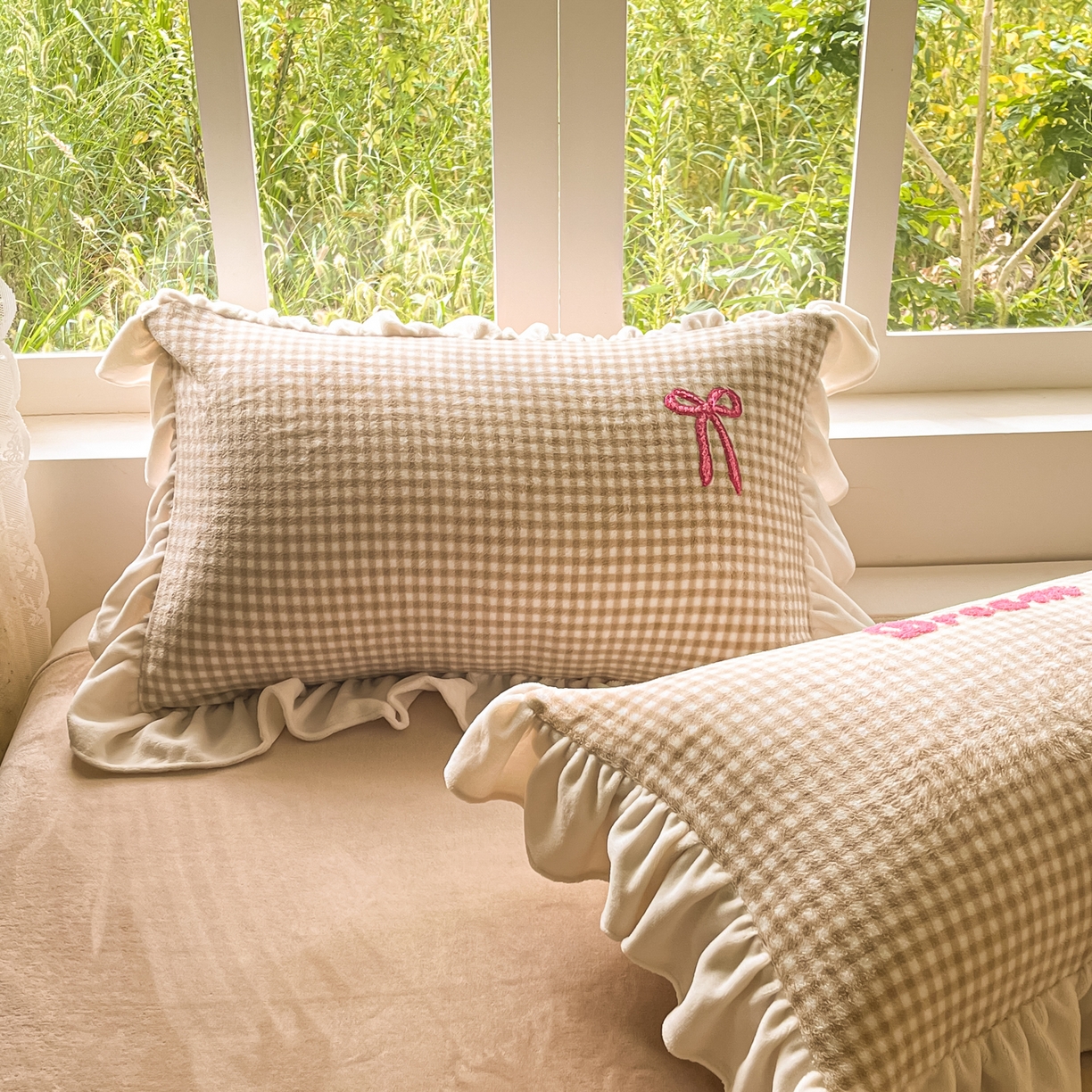 91家纺网 家纺一手货源 找家纺 沐辰 2025新款牛奶绒绣花蝴蝶结花边款四件套 绒蝴蝶结-灰咖格