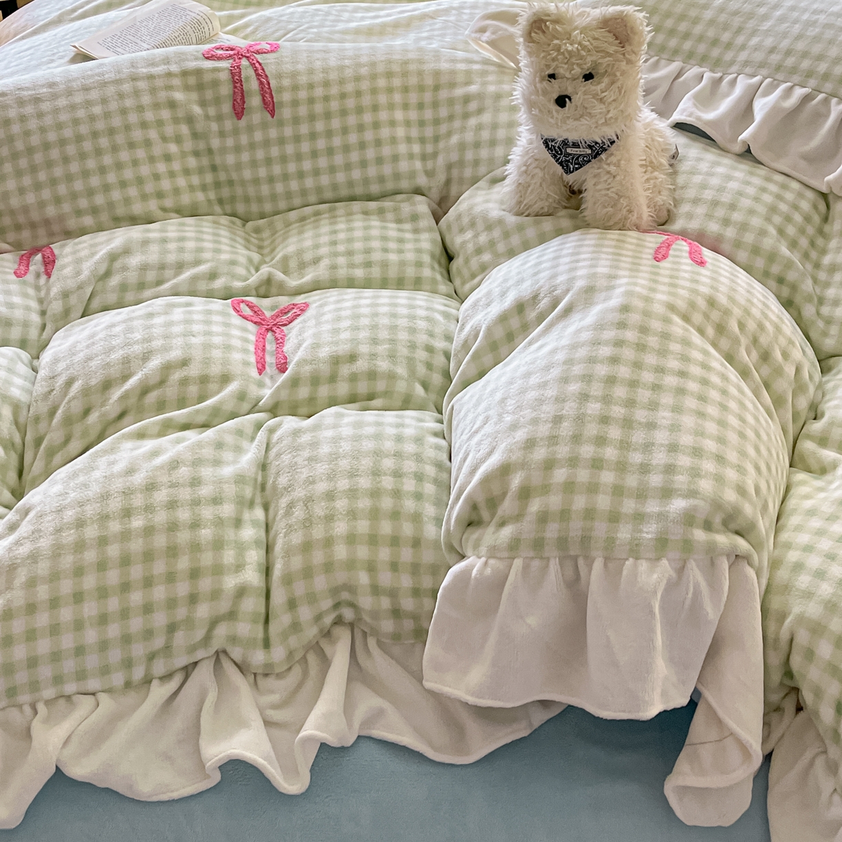 91家纺网 家纺一手货源 找家纺 沐辰 2025新款牛奶绒绣花蝴蝶结花边款四件套 绒蝴蝶结-绿格