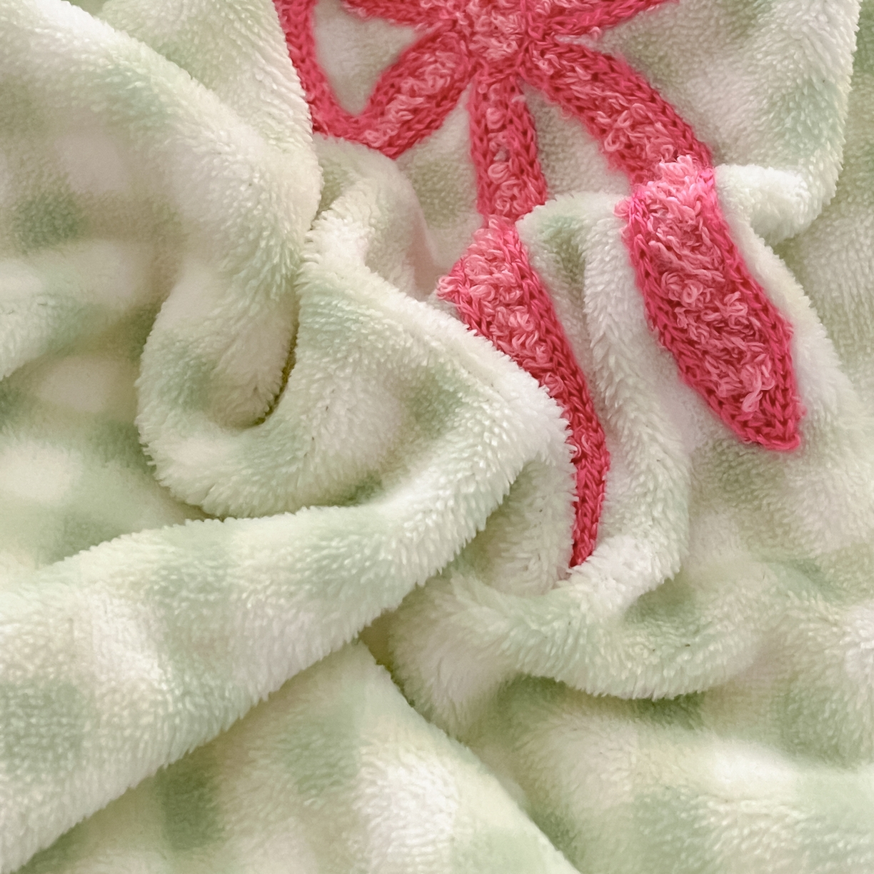 91家纺网 家纺一手货源 找家纺 沐辰 2025新款牛奶绒绣花蝴蝶结花边款四件套 绒蝴蝶结-绿格