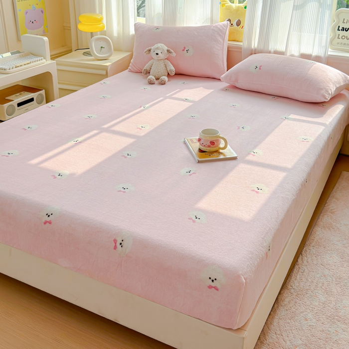 91家纺网 家纺一手货源 找家纺 澜妃 2025新款高克重软软糯糯牛奶绒单床笠CL系列（小红书推荐） CL-绒绒小狗粉