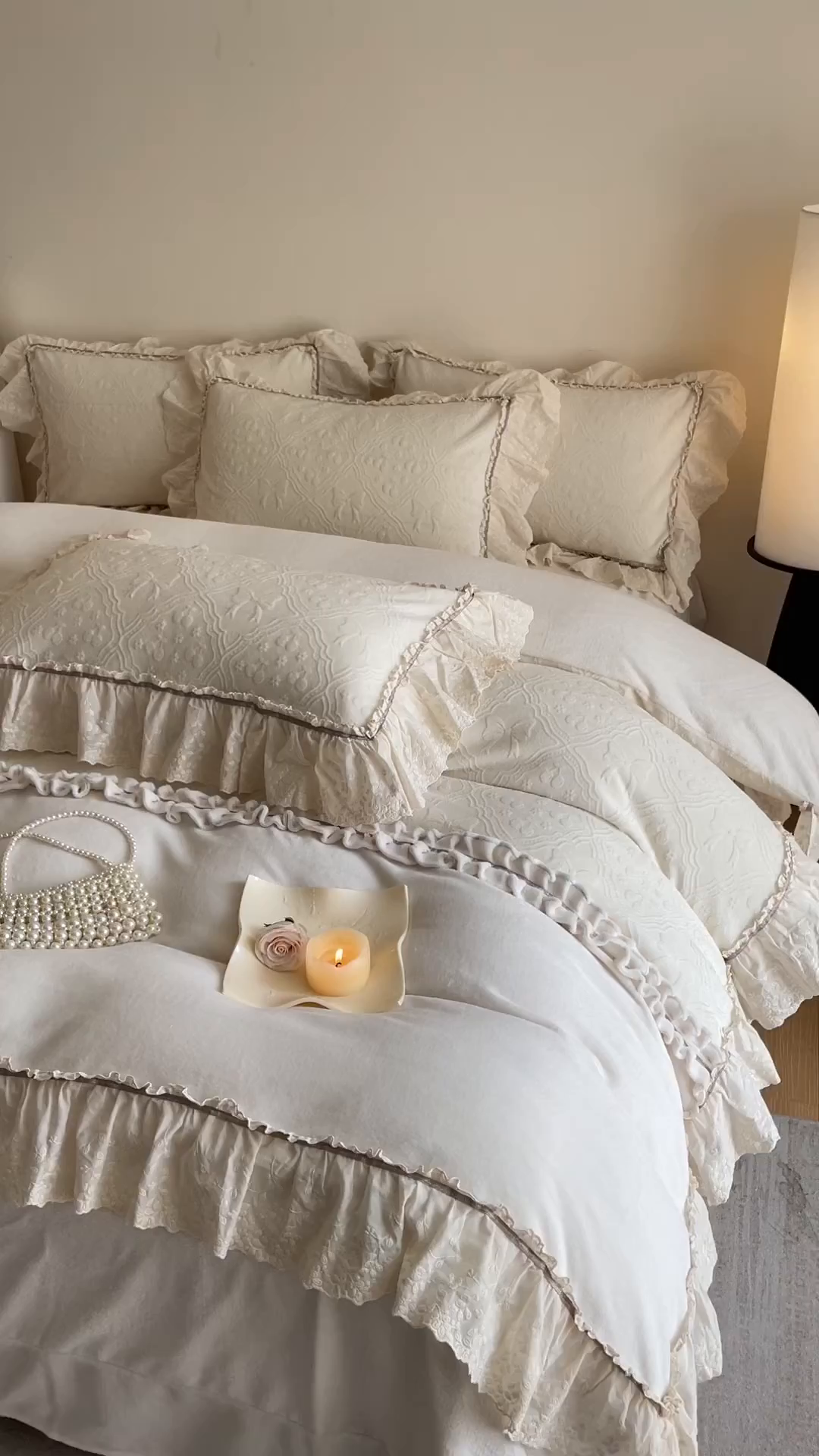 91家纺网 家纺一手货源 找家纺 沐辰 2025新款雕花牛奶绒拼接花边四件套-浪漫巴黎 浪漫巴黎-米白