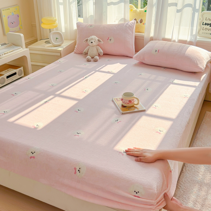 91家纺网 家纺一手货源 找家纺 澜妃 2025新款高克重软软糯糯牛奶绒单床笠CL系列（小红书推荐） CL-绒绒小狗粉