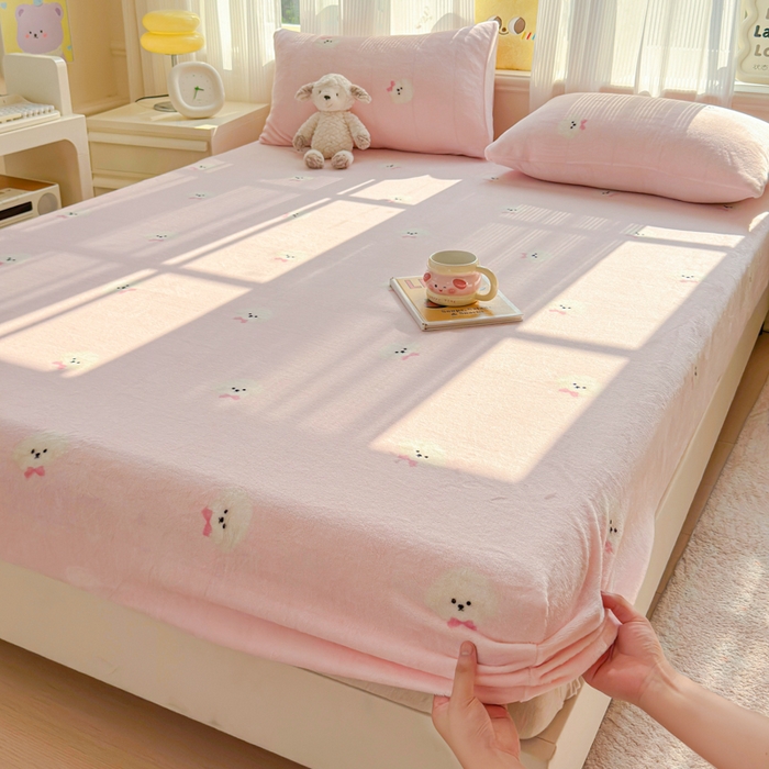 91家纺网 家纺一手货源 找家纺 澜妃 2025新款高克重软软糯糯牛奶绒单床笠CL系列（小红书推荐） CL-绒绒小狗粉