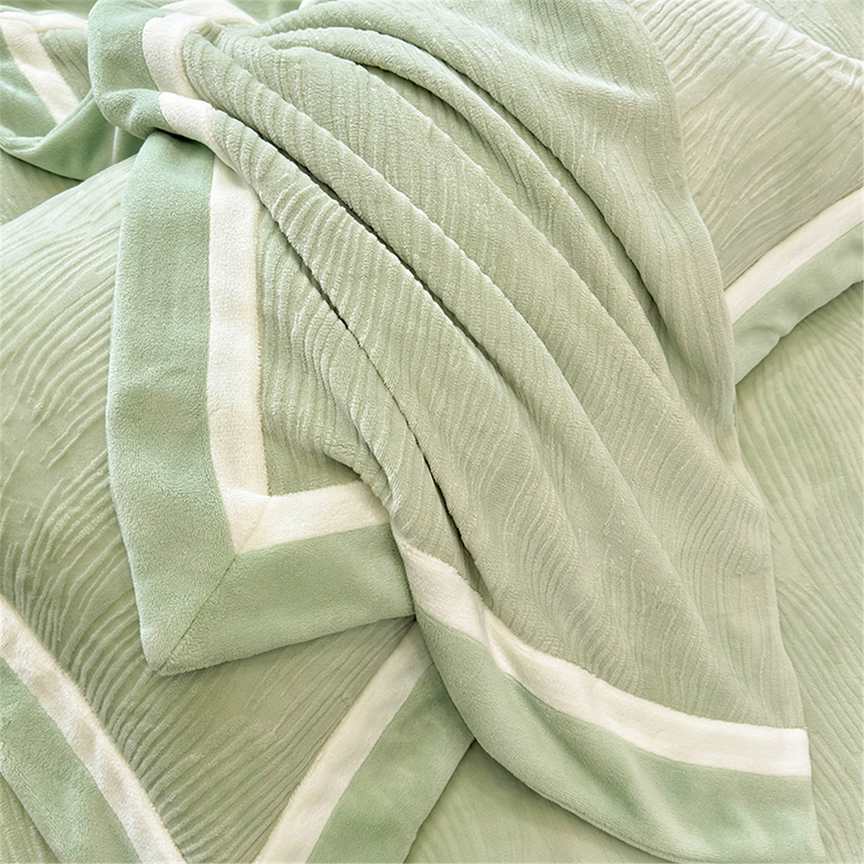 91家纺网 家纺一手货源 找家纺 家居1号家纺 2025新款230克全消光瑞丽牛奶绒烂花四件套（控价标准258加大278 会员优惠10元） 瑞丽-苹果绿