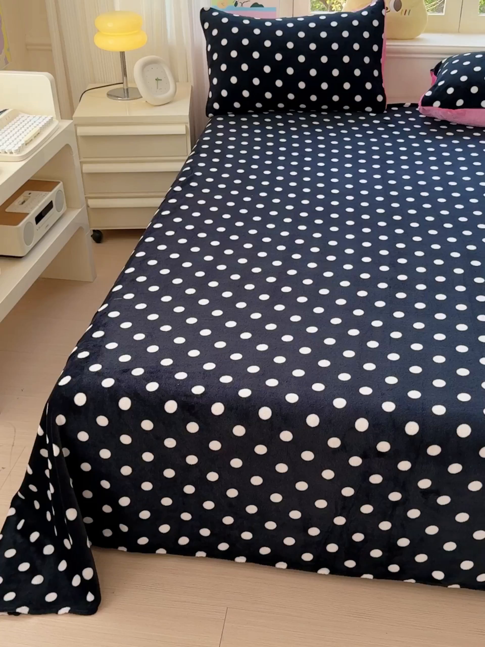 91家纺网 家纺一手货源 找家纺 澜妃 2025新款高克重软软糯糯牛奶绒单床单CD系列（小红书推荐） CD-黑珍珠