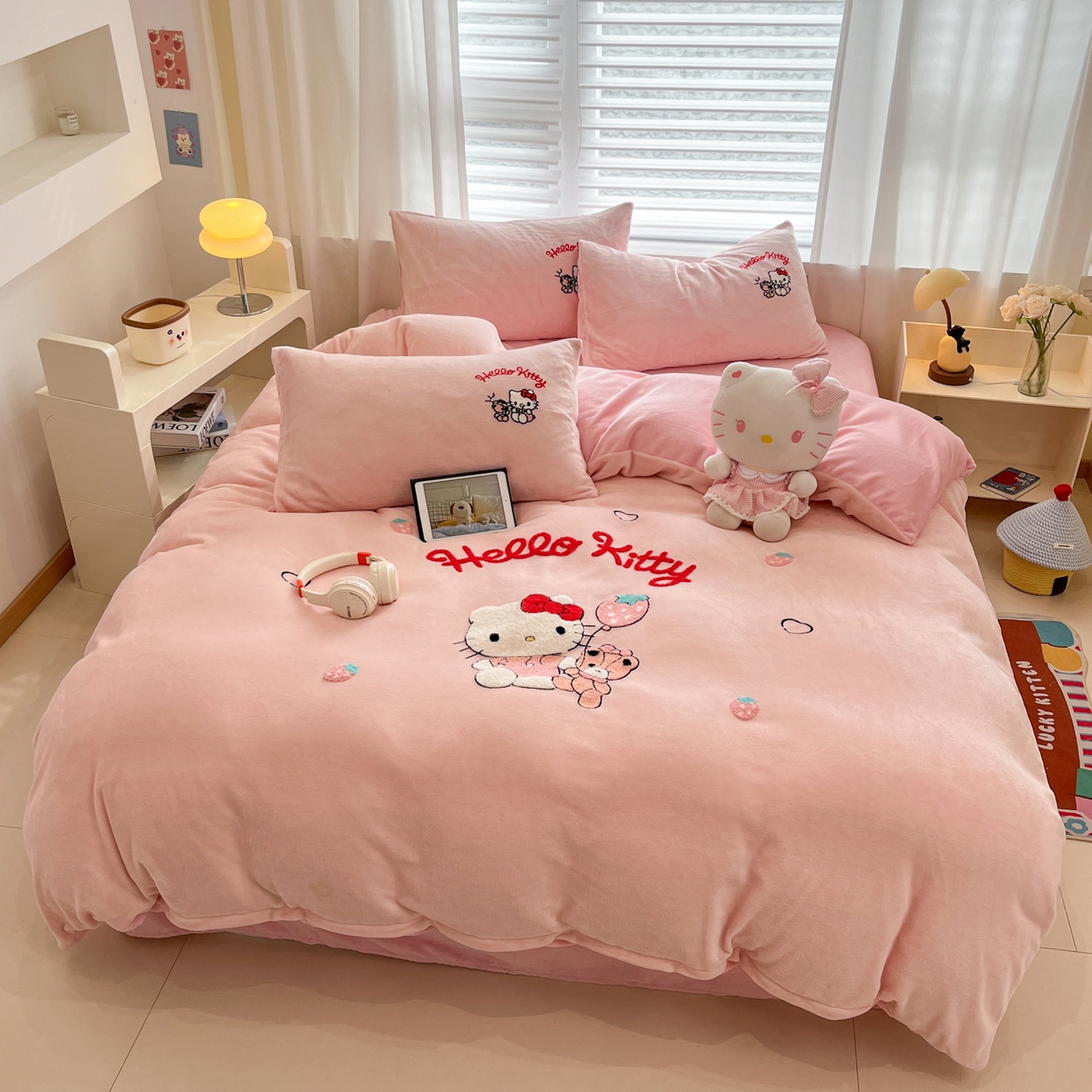 91家纺网 家纺一手货源 找家纺 沐辰 2025新款牛奶绒绣花三丽鸥系列四件套 暖心凯蒂猫