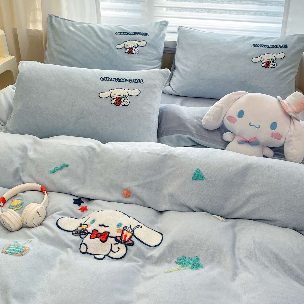 91家纺网 家纺一手货源 找家纺 沐辰 2025新款牛奶绒绣花三丽鸥系列四件套 假日云朵狗