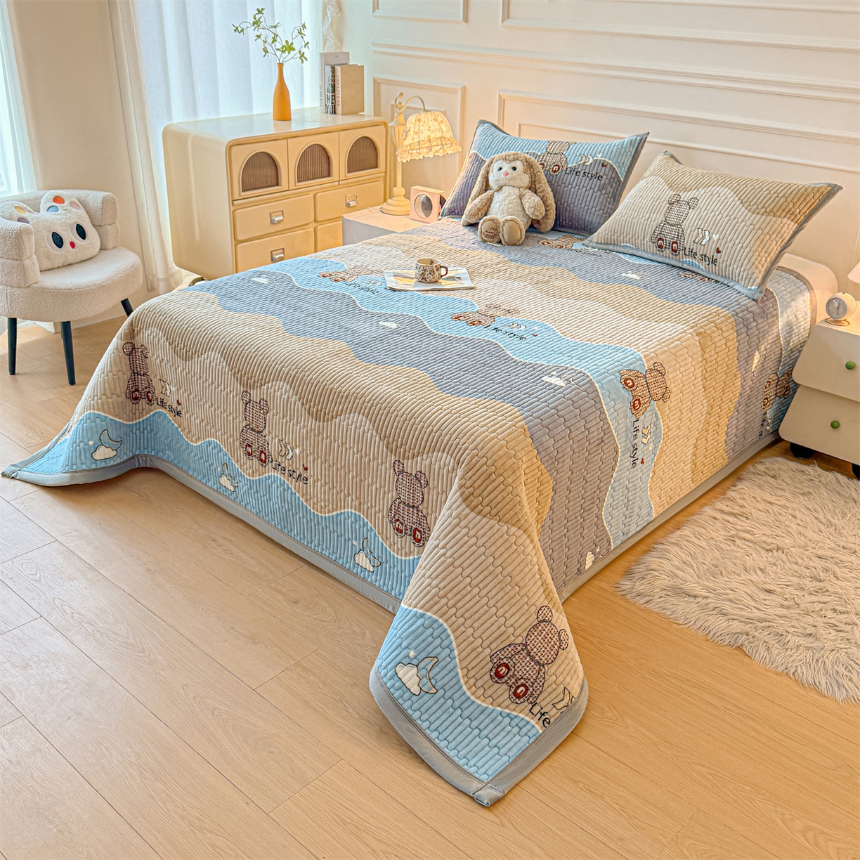 91家纺网 家纺一手货源 找家纺 慕木家纺 2025新款高克重牛奶绒小清新印花卡通夹棉单床盖床盖单件（提供买家秀) 牛奶绒床盖-水波熊