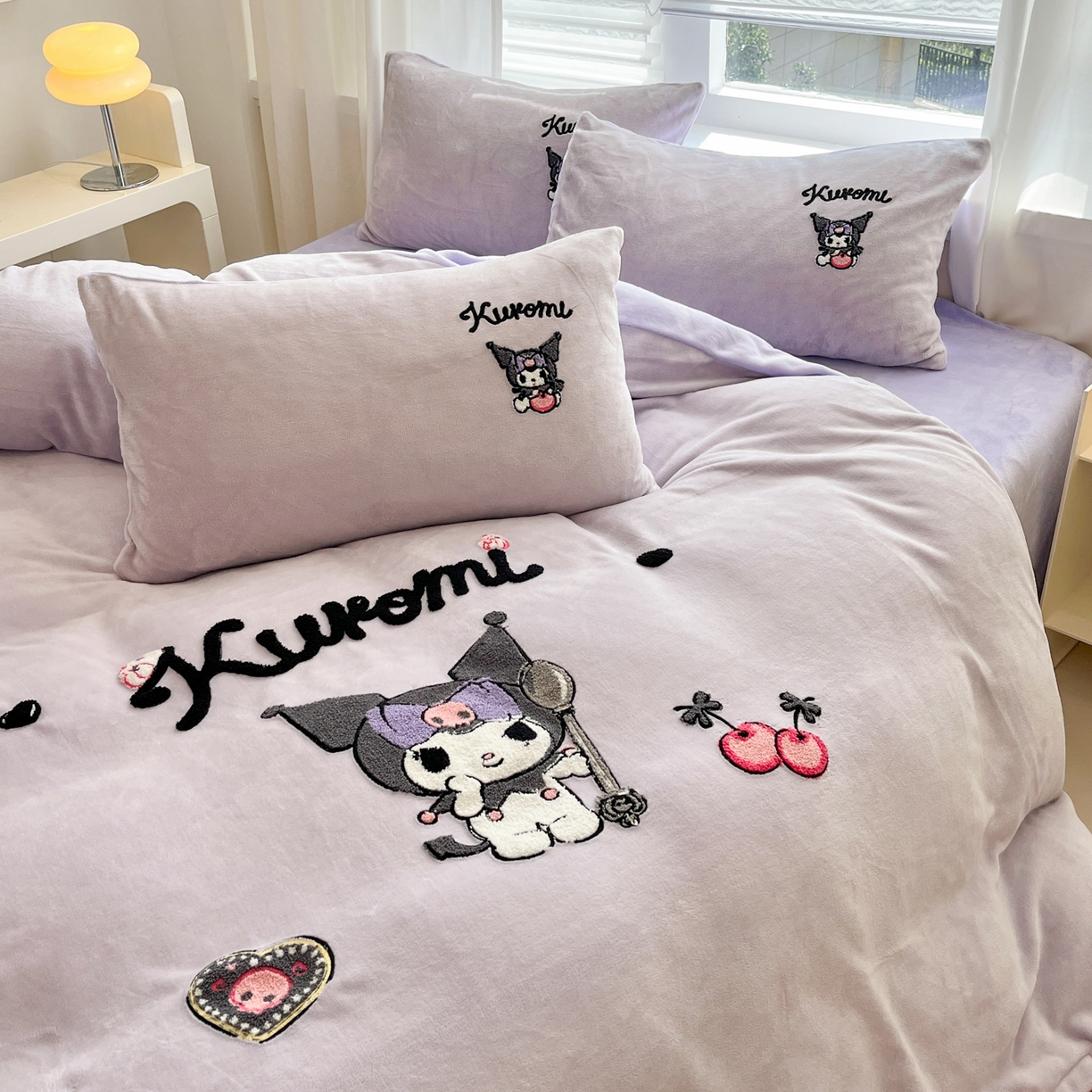 91家纺网 家纺一手货源 找家纺 （总）沐辰 2025新款牛奶绒绣花三丽鸥系列四件套