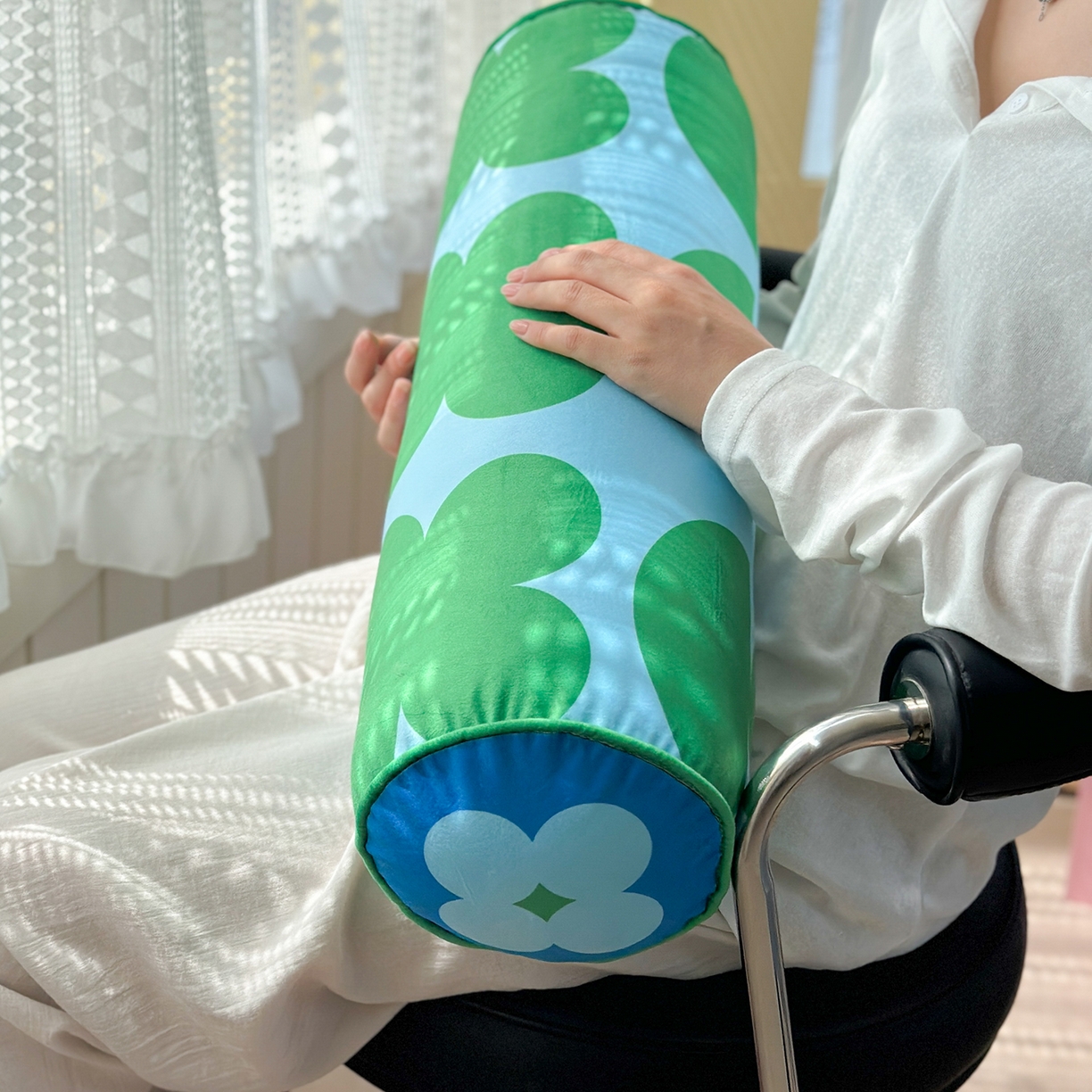 91家纺网 家纺一手货源 找家纺 美茉家居 2025新款荷兰绒丝绒炫彩糖果抱枕 橙方块