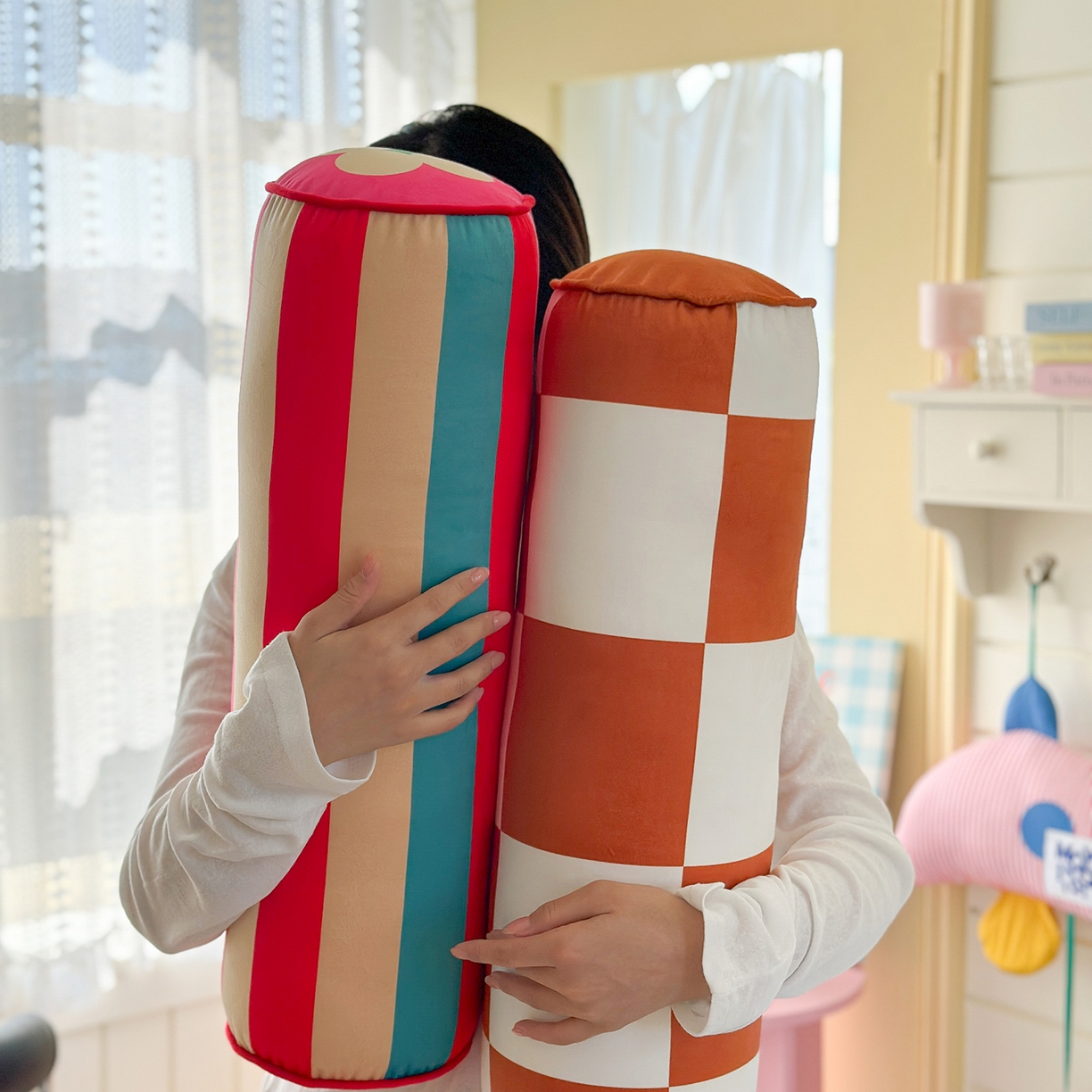 91家纺网 家纺一手货源 找家纺 美茉家居 2025新款荷兰绒丝绒炫彩糖果抱枕 橙方块