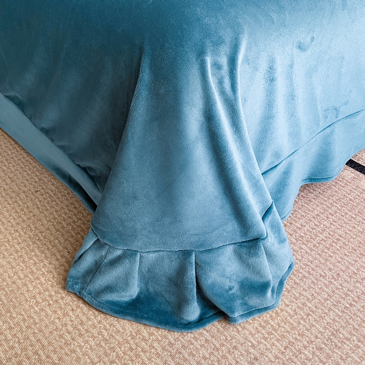 91家纺网 家纺一手货源 找家纺 露梦家纺 2025新款A类牛奶绒工艺款刺绣四件套-艾伦系列（提供买家秀） 艾伦-月光蓝