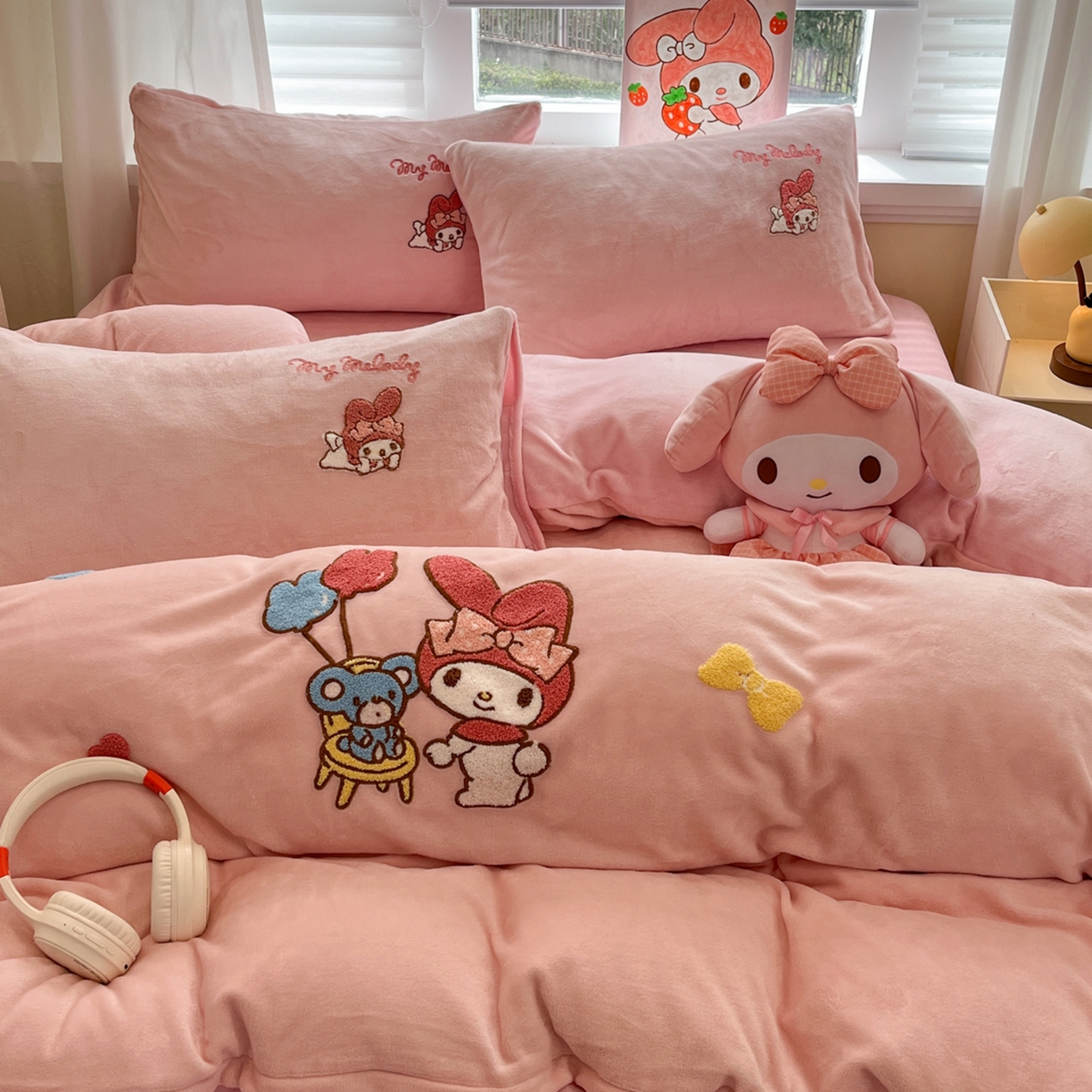 91家纺网 家纺一手货源 找家纺 沐辰 2025新款牛奶绒绣花三丽鸥系列四件套 气球美乐蒂