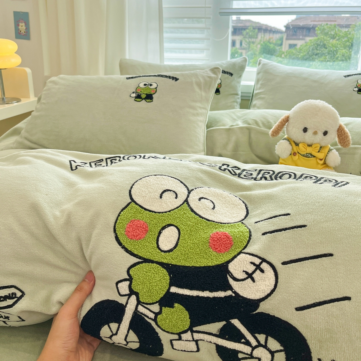 91家纺网 家纺一手货源 找家纺 沐辰 2025新款牛奶绒绣花三丽鸥系列四件套 骑行蛙蛙