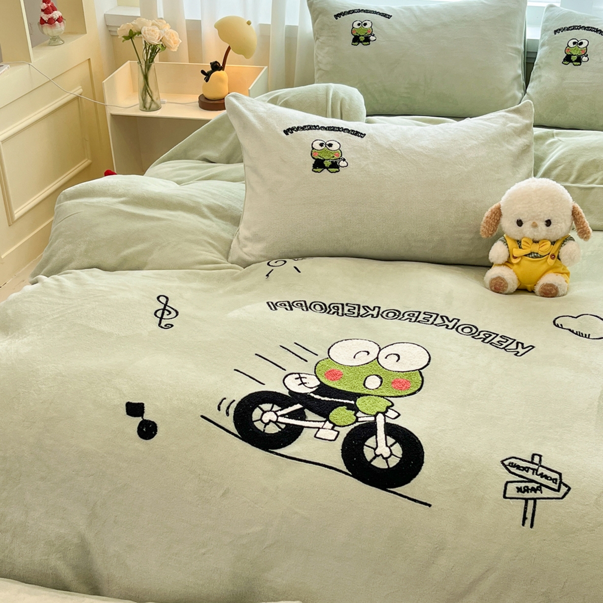 91家纺网 家纺一手货源 找家纺 沐辰 2025新款牛奶绒绣花三丽鸥系列四件套 骑行蛙蛙