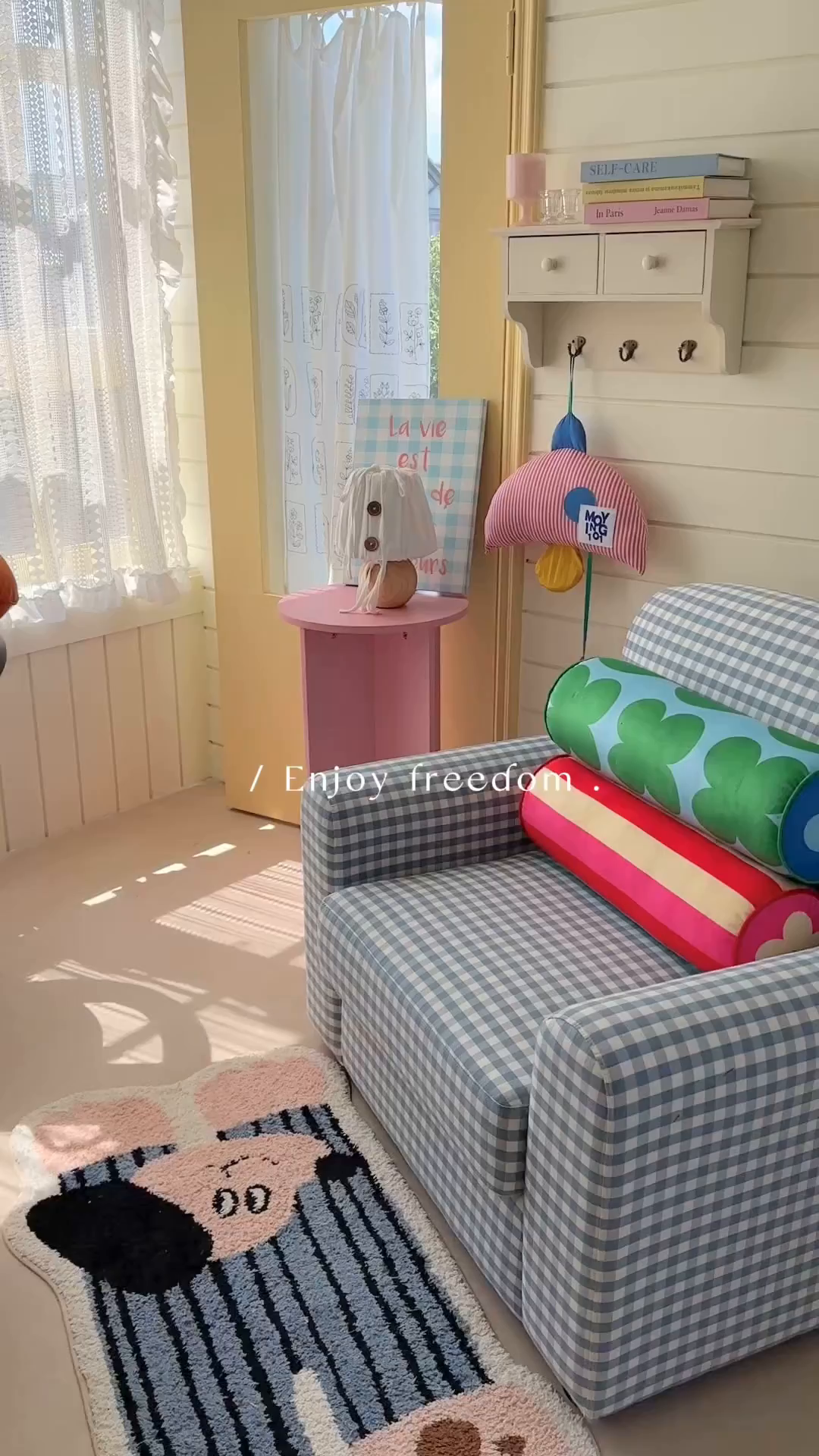 91家纺网 家纺一手货源 找家纺 （总）美茉家居 2025新款荷兰绒丝绒炫彩糖果抱枕