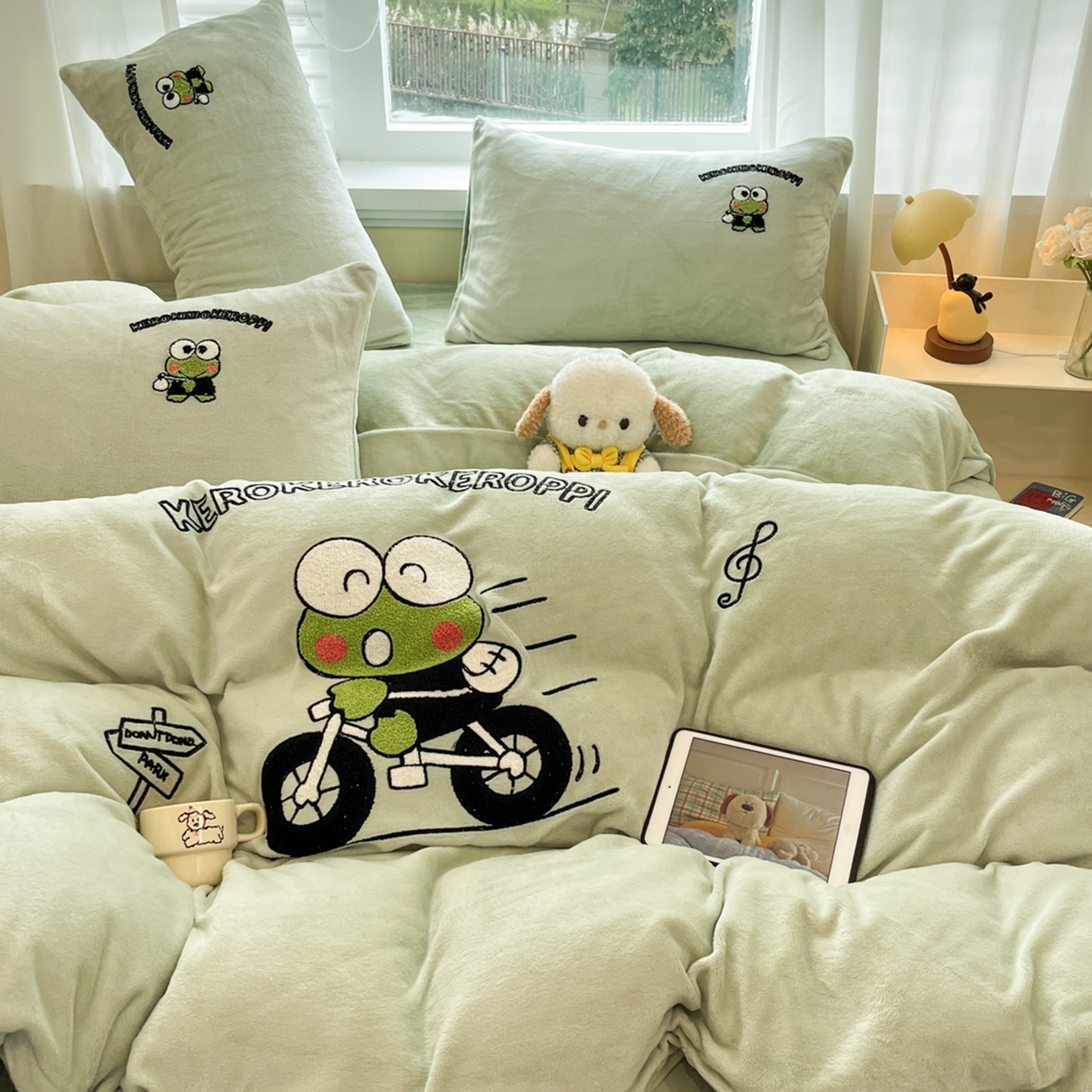 91家纺网 家纺一手货源 找家纺 沐辰 2025新款牛奶绒绣花三丽鸥系列四件套 骑行蛙蛙