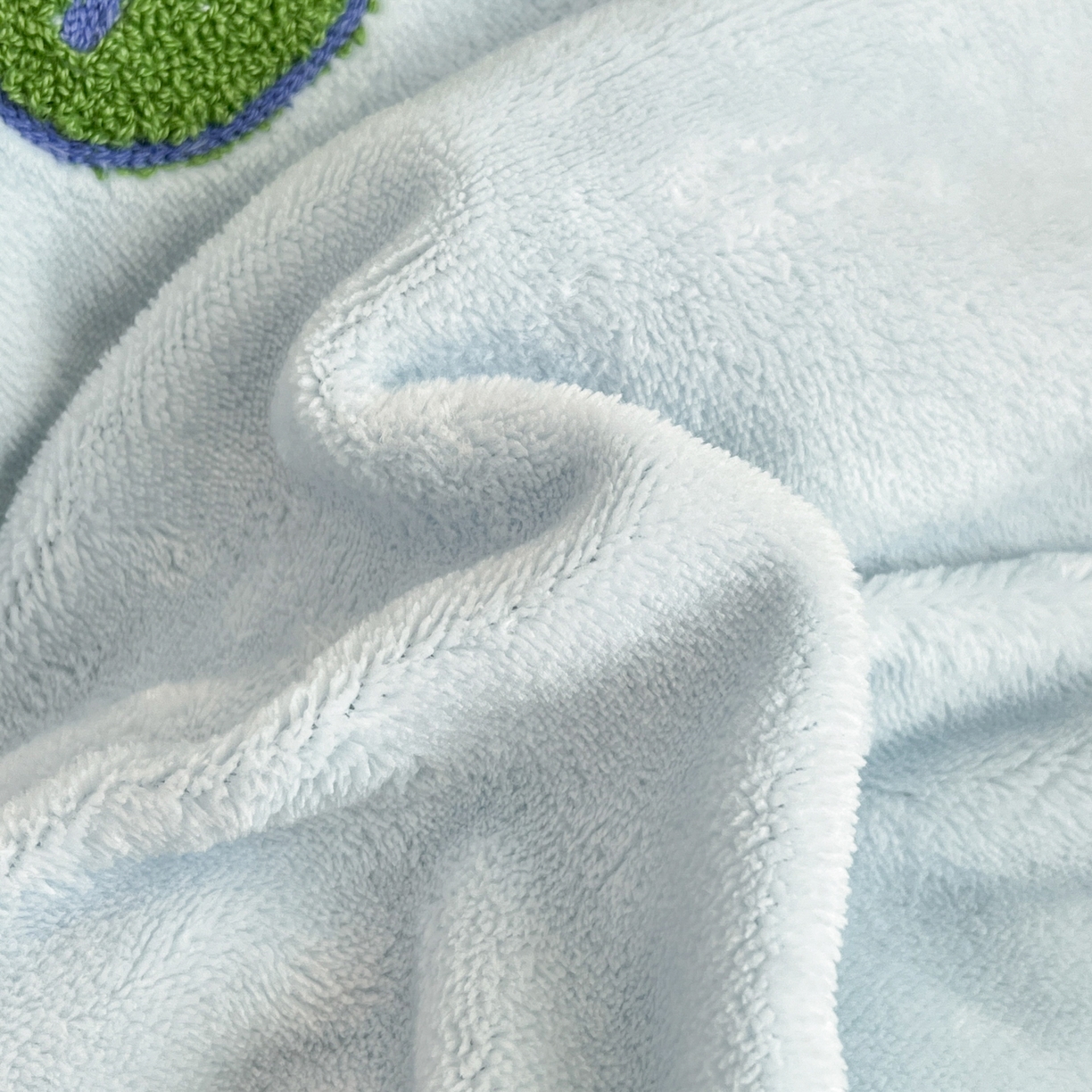 91家纺网 家纺一手货源 找家纺 沐辰 2025新款牛奶绒绣花三丽鸥系列四件套 玩家帕恰狗