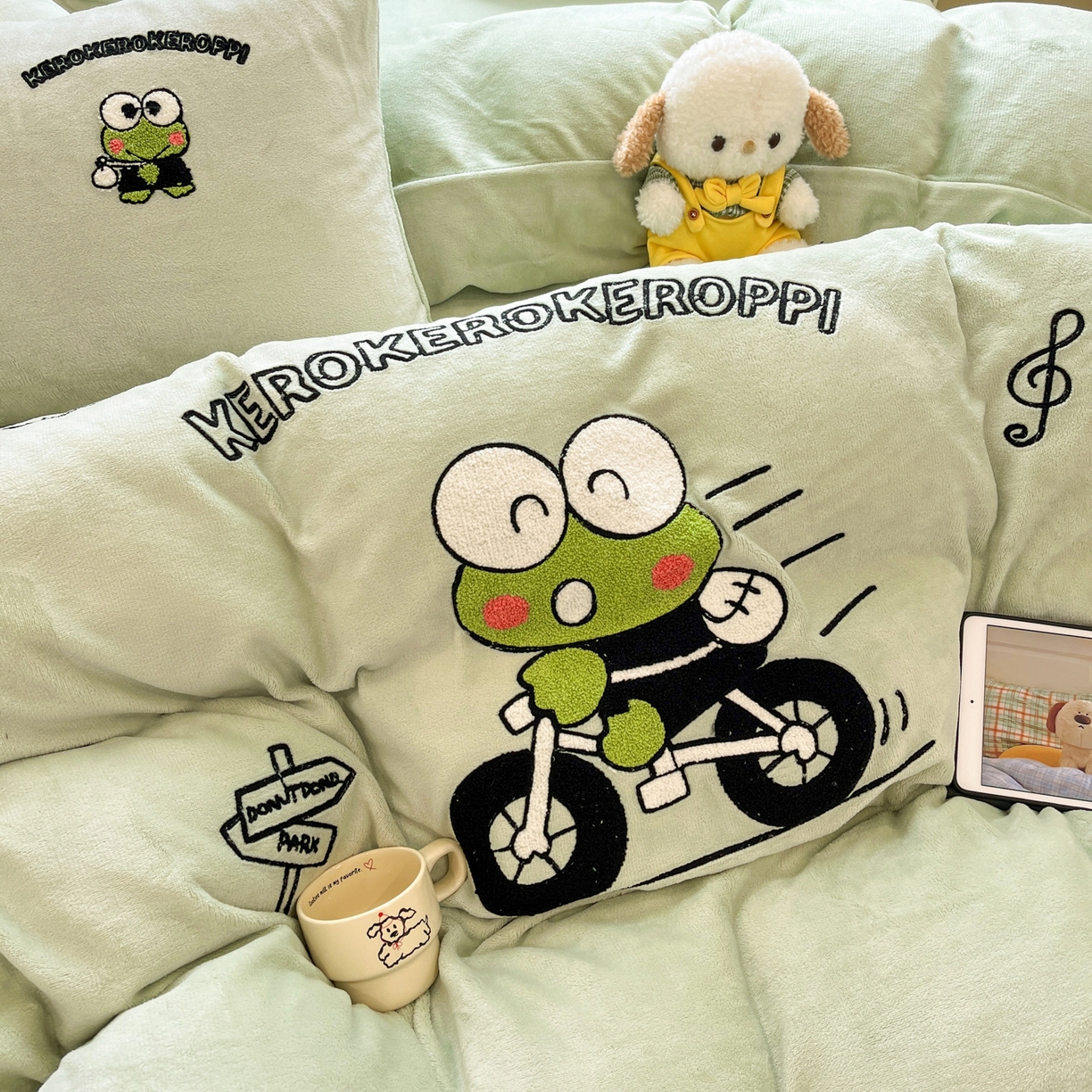 91家纺网 家纺一手货源 找家纺 沐辰 2025新款牛奶绒绣花三丽鸥系列四件套 骑行蛙蛙