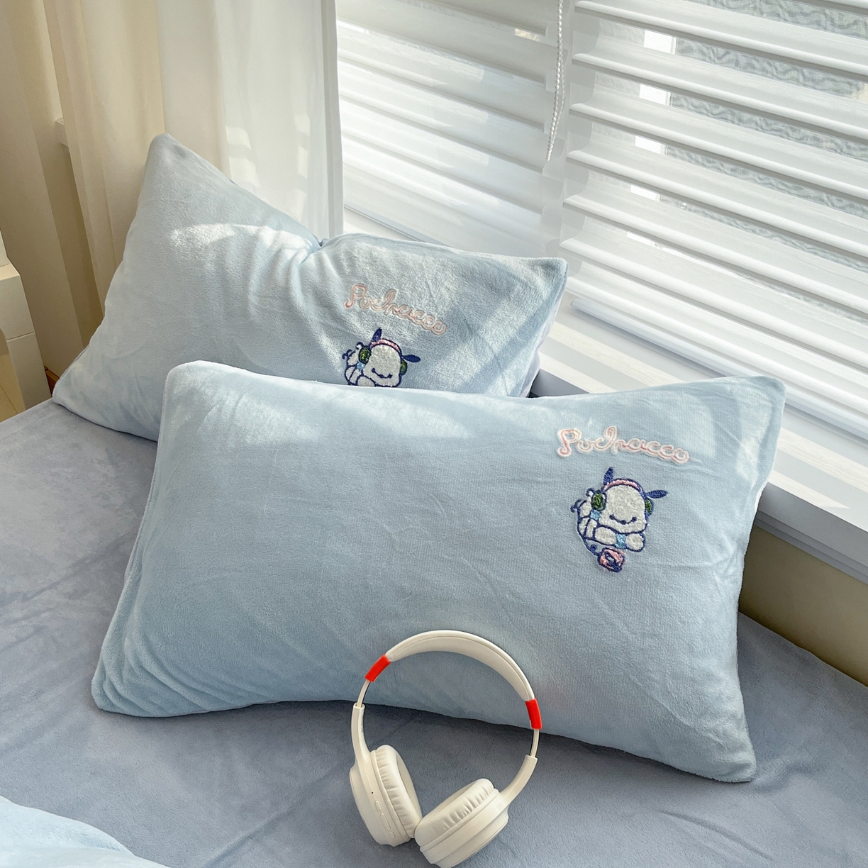 91家纺网 家纺一手货源 找家纺 沐辰 2025新款牛奶绒绣花三丽鸥系列四件套 玩家帕恰狗