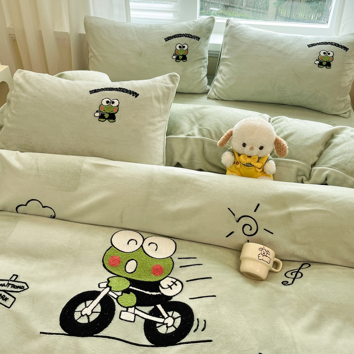 91家纺网 家纺一手货源 找家纺 沐辰 2025新款牛奶绒绣花三丽鸥系列四件套 骑行蛙蛙