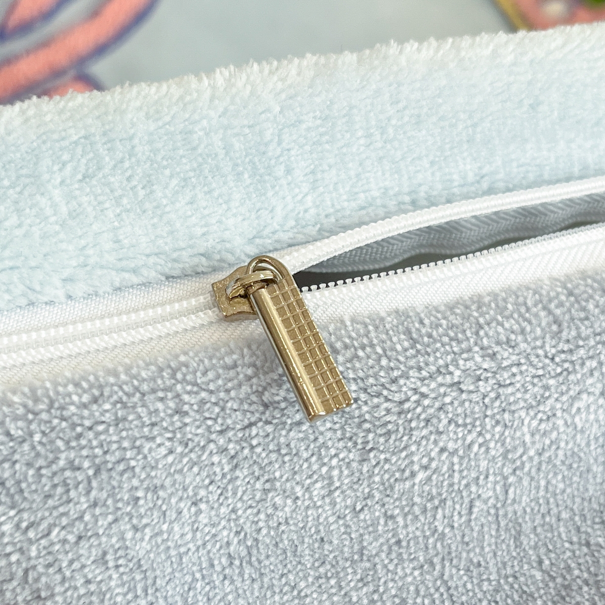 91家纺网 家纺一手货源 找家纺 沐辰 2025新款牛奶绒绣花三丽鸥系列四件套 玩家帕恰狗