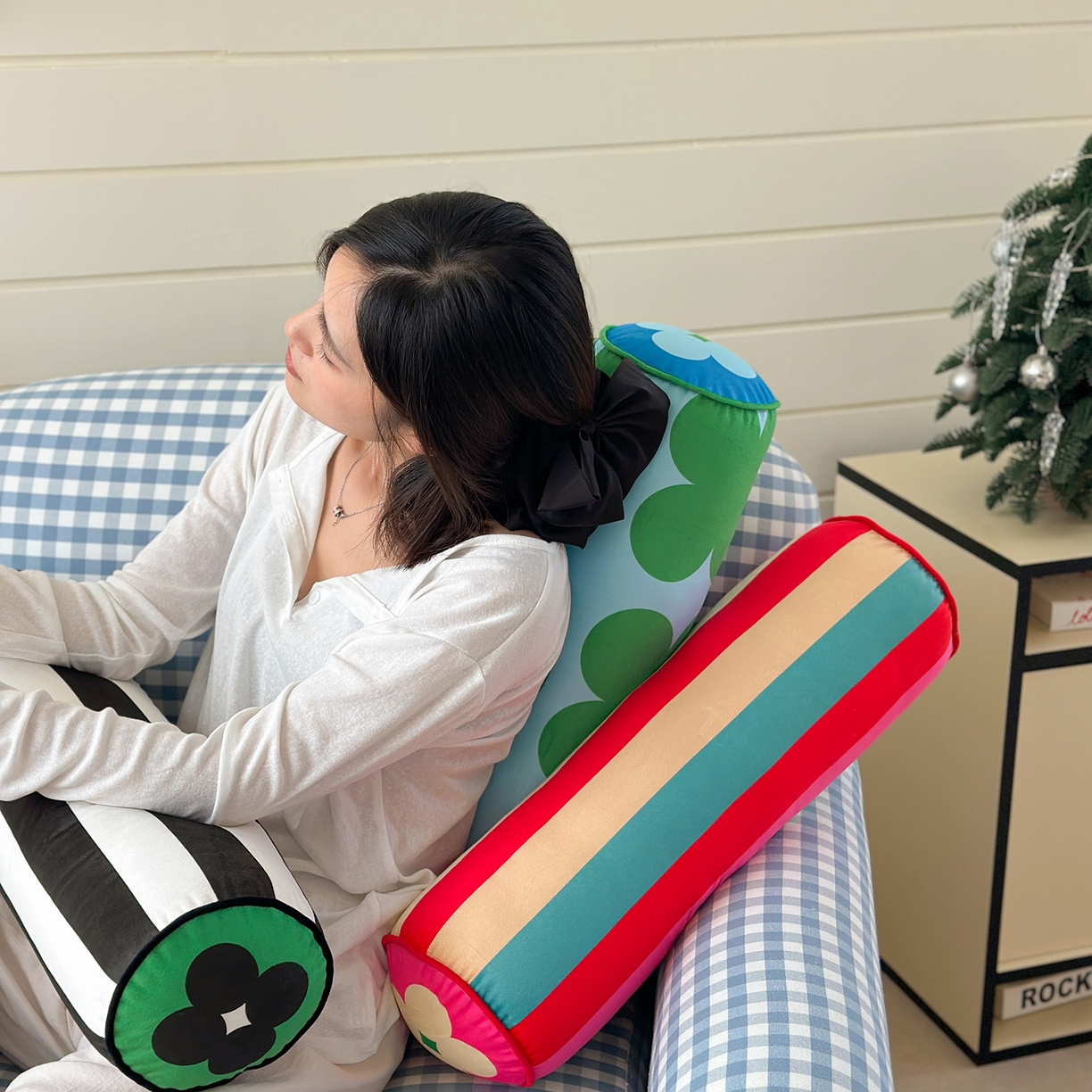 91家纺网 家纺一手货源 找家纺 美茉家居 2025新款荷兰绒丝绒炫彩糖果抱枕 绿四叶