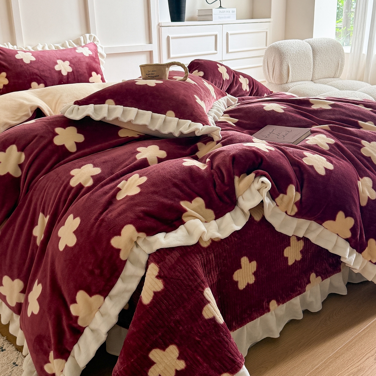 91家纺网 家纺一手货源 找家纺 潘朵拉家纺 2025新款法式牛奶绒双层花边四件套 松岛千叶