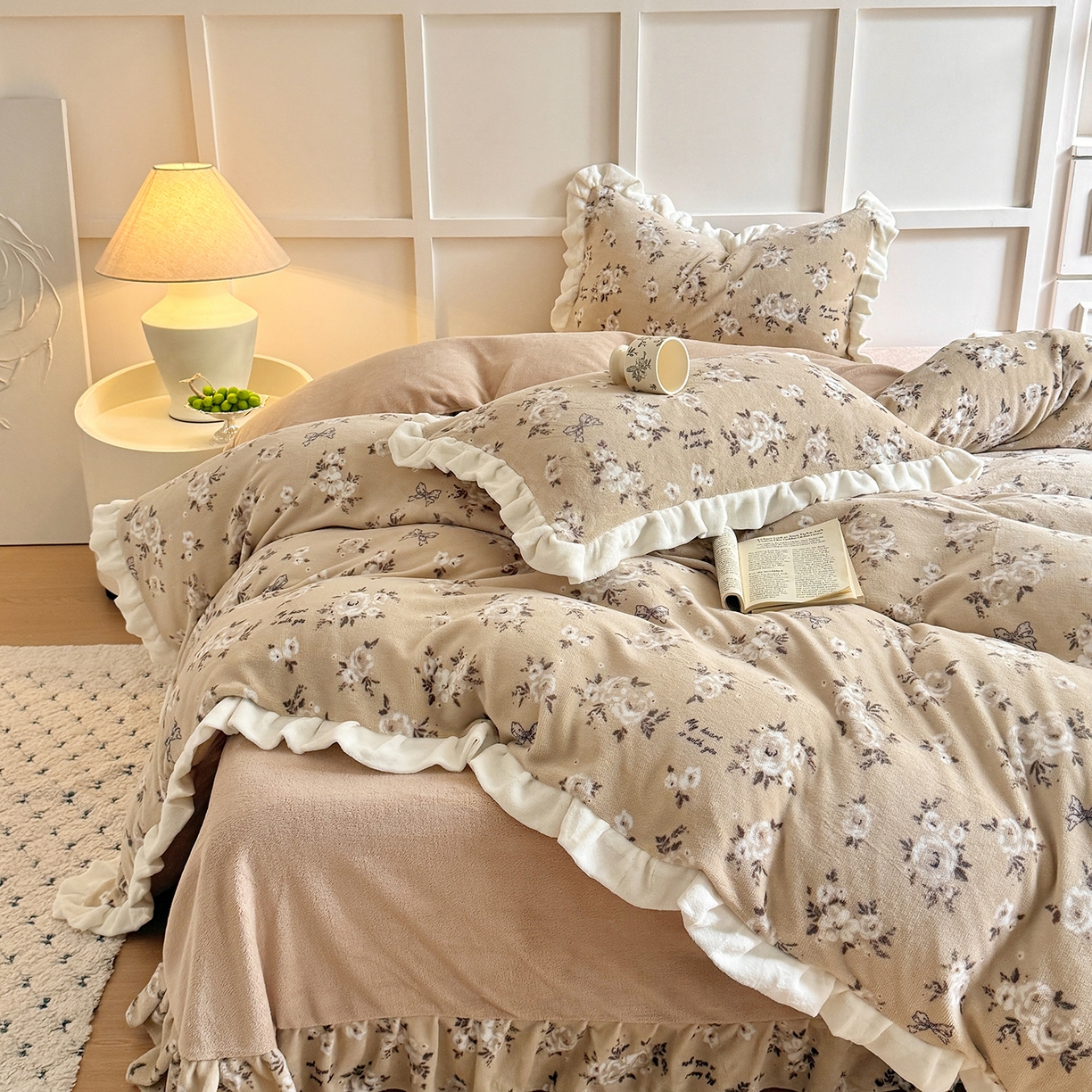 91家纺网 家纺一手货源 找家纺 潘朵拉家纺 2025新款法式牛奶绒双层花边四件套 晚秋