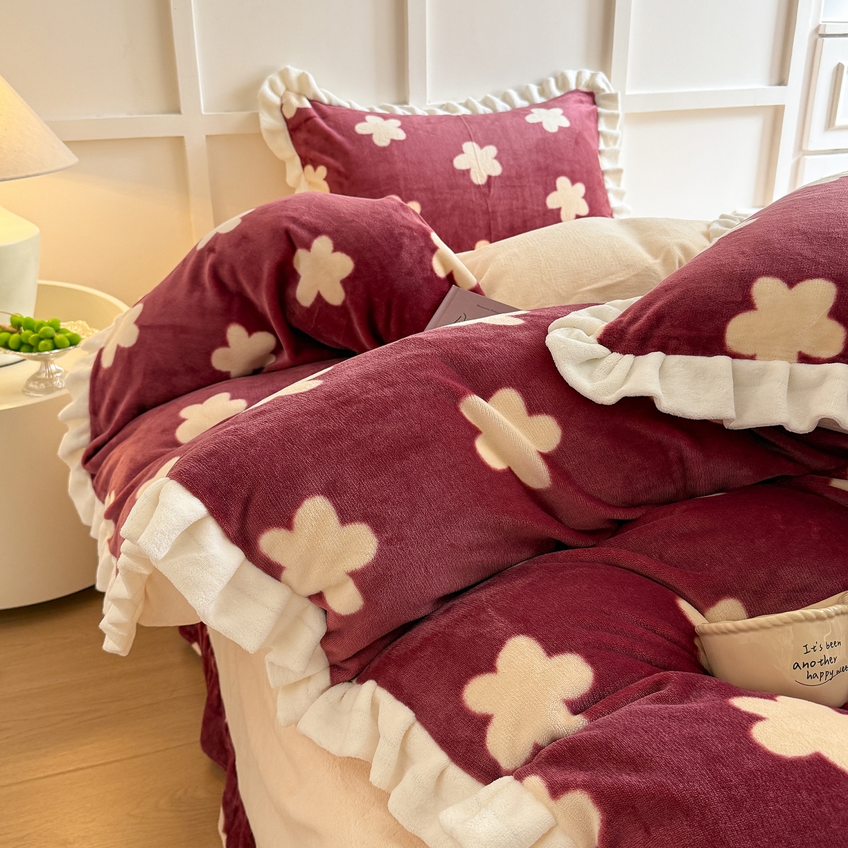 91家纺网 家纺一手货源 找家纺 潘朵拉家纺 2025新款法式牛奶绒双层花边四件套 松岛千叶