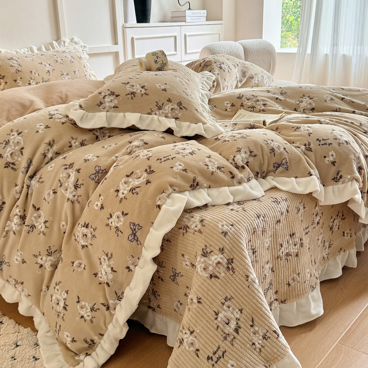 91家纺网 家纺一手货源 找家纺 潘朵拉家纺 2025新款法式牛奶绒双层花边四件套 晚秋