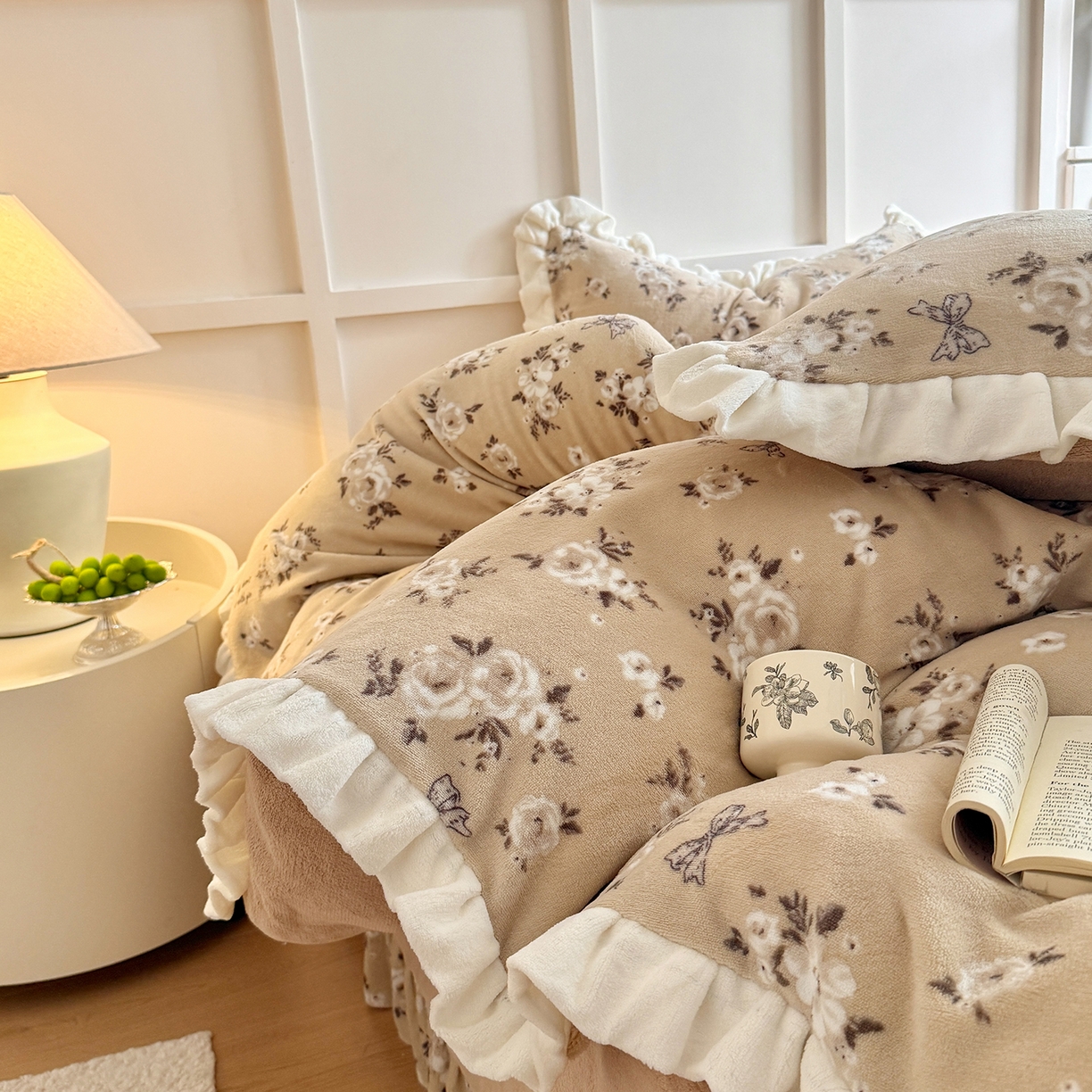 91家纺网 家纺一手货源 找家纺 潘朵拉家纺 2025新款法式牛奶绒双层花边四件套 晚秋