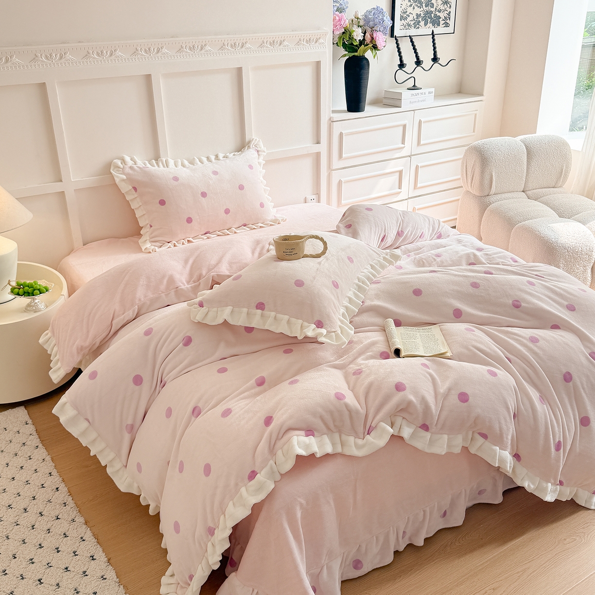 91家纺网 家纺一手货源 找家纺 潘朵拉家纺 2025新款法式牛奶绒双层花边四件套 芝士波点