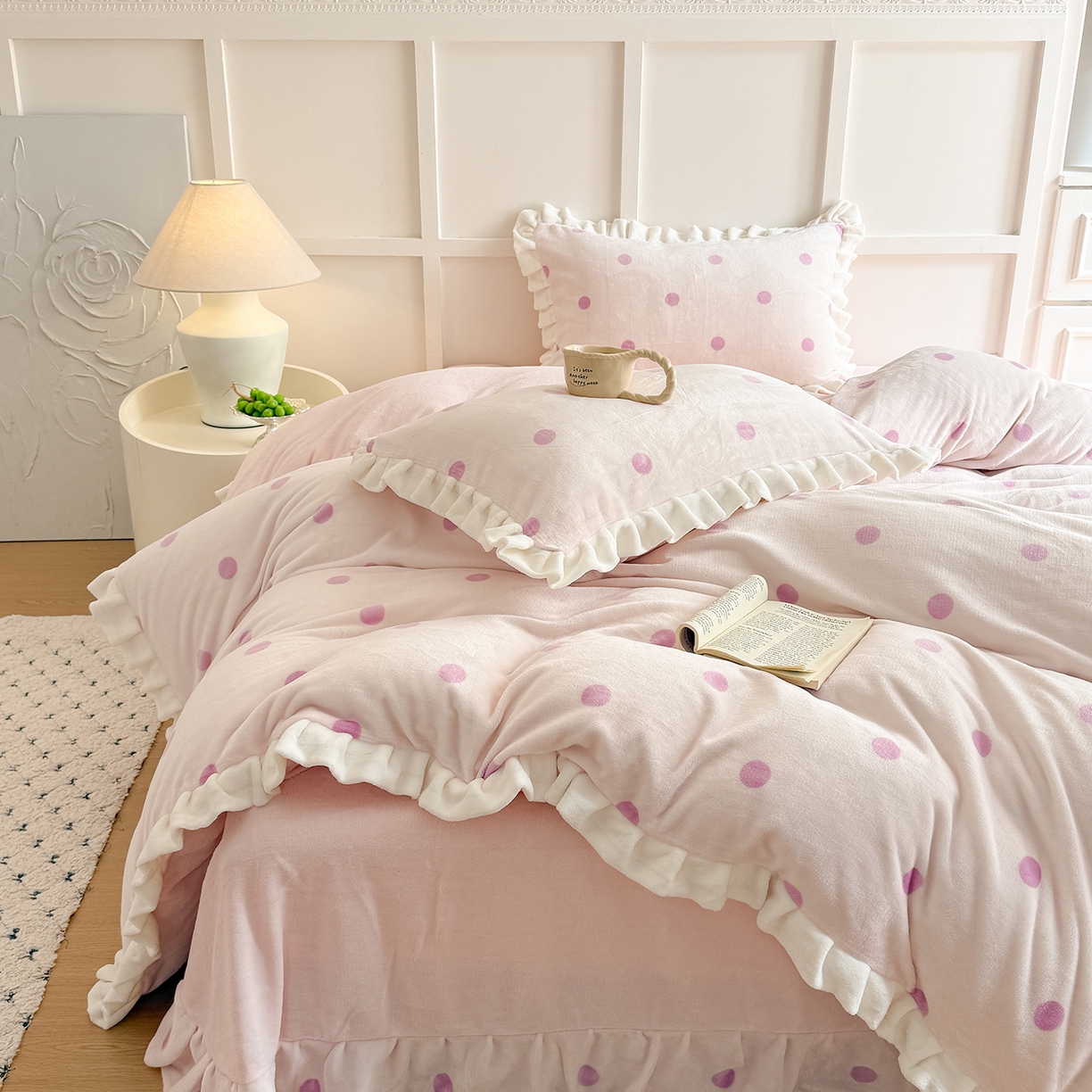 91家纺网 家纺一手货源 找家纺 潘朵拉家纺 2025新款法式牛奶绒双层花边四件套 芝士波点