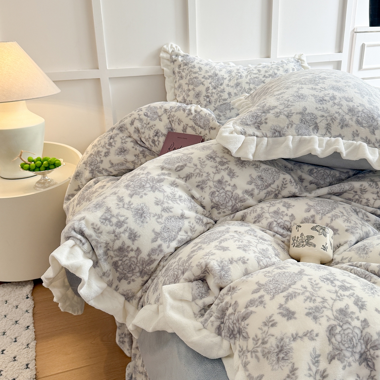 91家纺网 家纺一手货源 找家纺 潘朵拉家纺 2025新款法式牛奶绒双层花边四件套 南梦