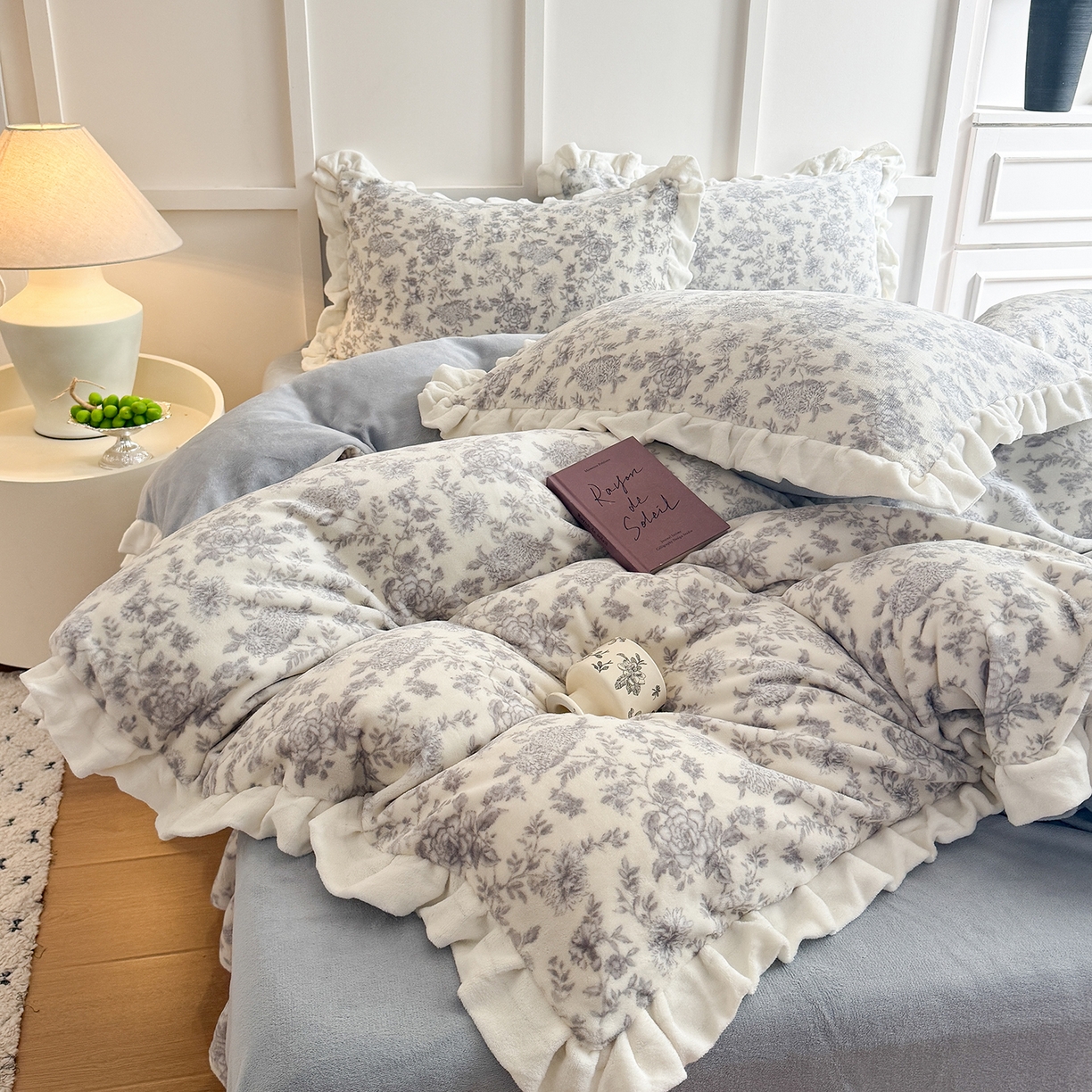 91家纺网 家纺一手货源 找家纺 潘朵拉家纺 2025新款法式牛奶绒双层花边四件套 南梦