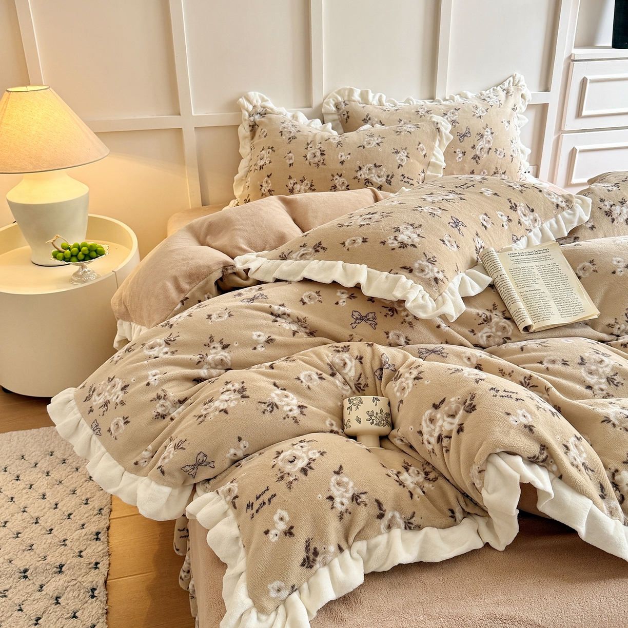 91家纺网 家纺一手货源 找家纺 潘朵拉家纺 2025新款法式牛奶绒双层花边四件套 晚秋