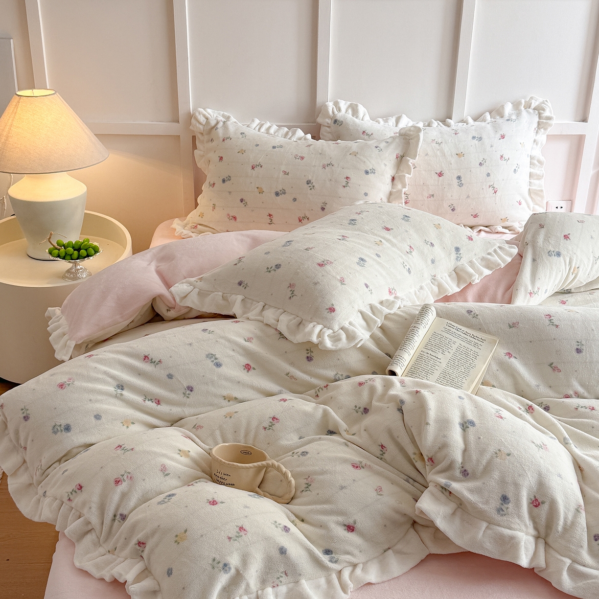 91家纺网 家纺一手货源 找家纺 潘朵拉家纺 2025新款法式牛奶绒双层花边四件套 奈雪