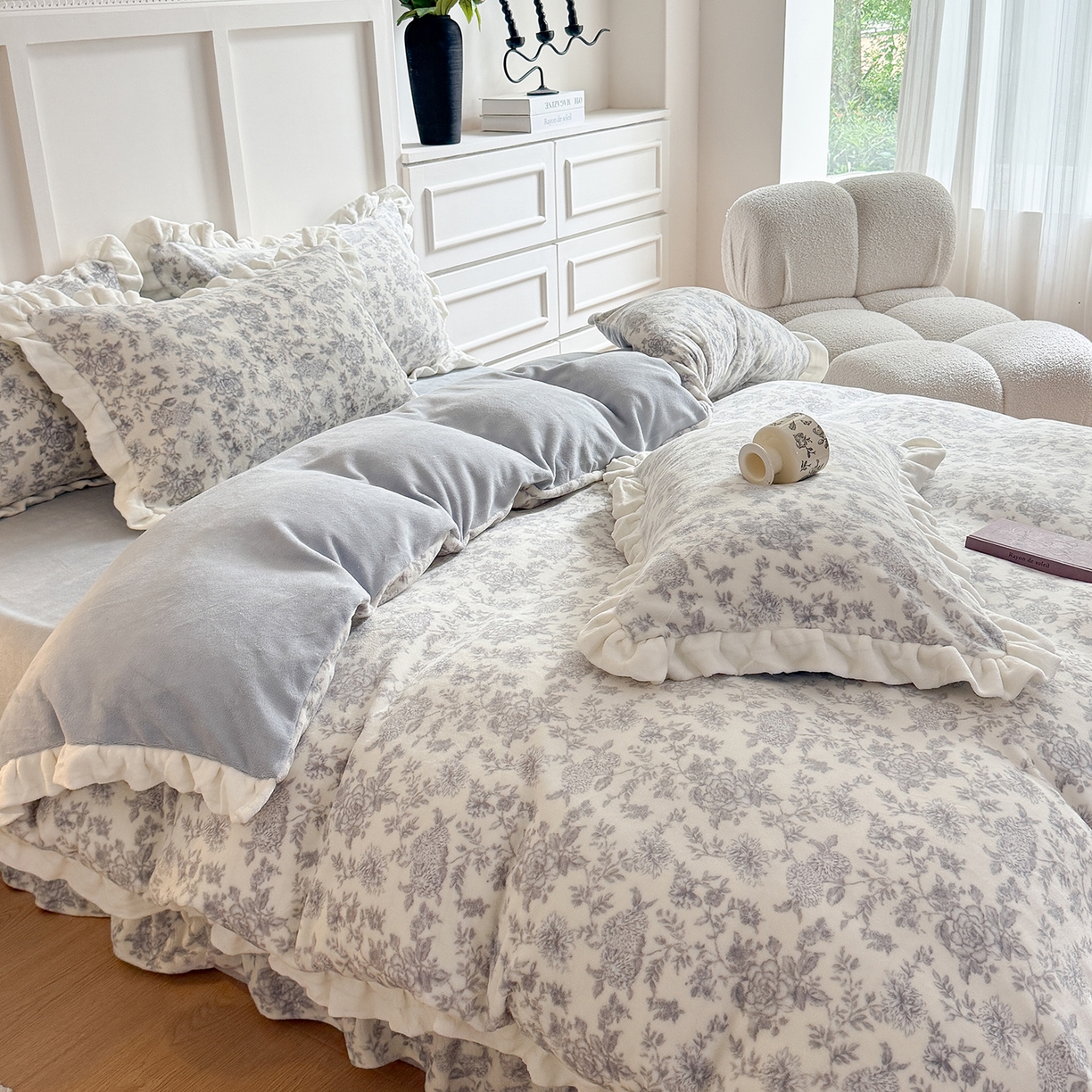 91家纺网 家纺一手货源 找家纺 潘朵拉家纺 2025新款法式牛奶绒双层花边四件套 南梦