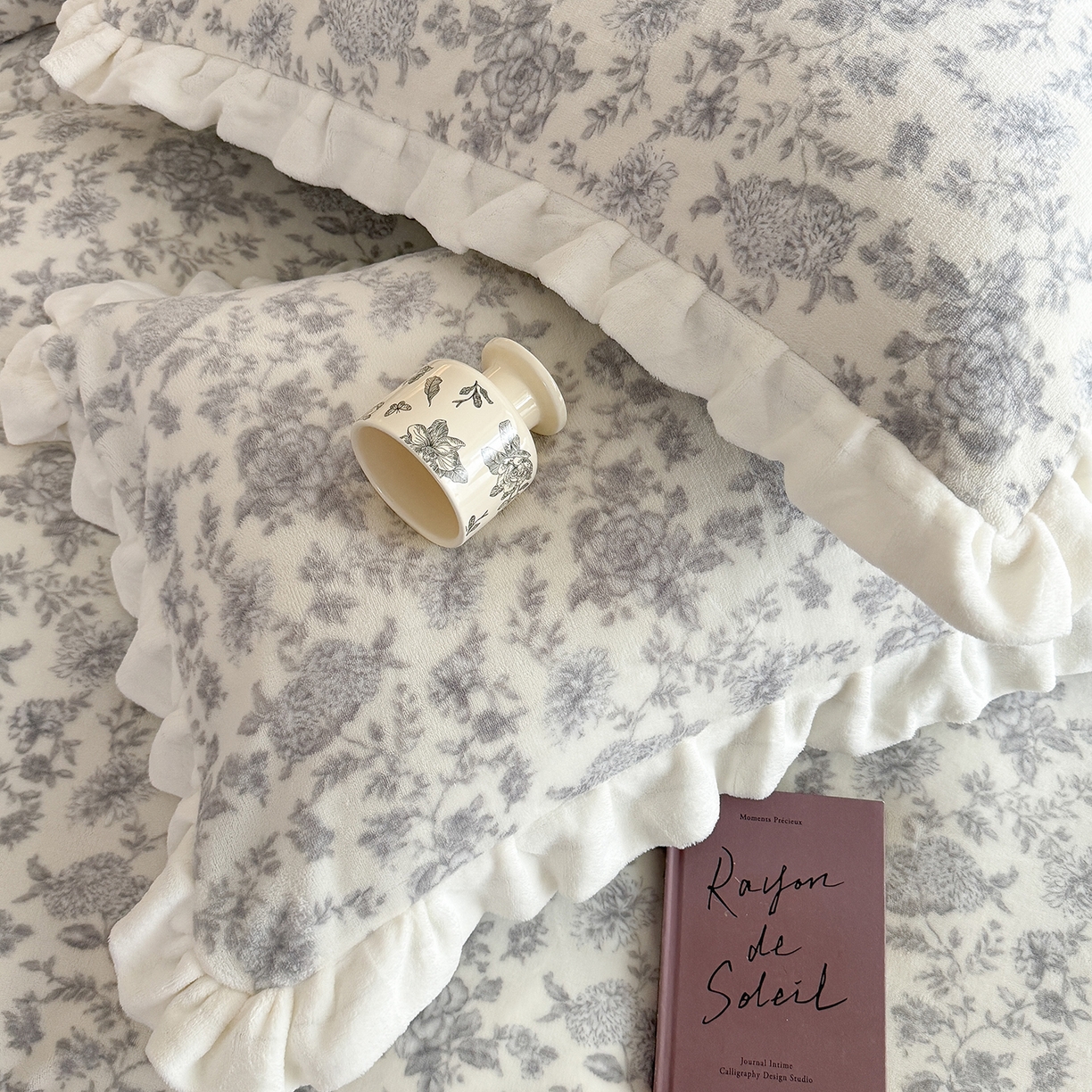 91家纺网 家纺一手货源 找家纺 潘朵拉家纺 2025新款法式牛奶绒双层花边四件套 南梦