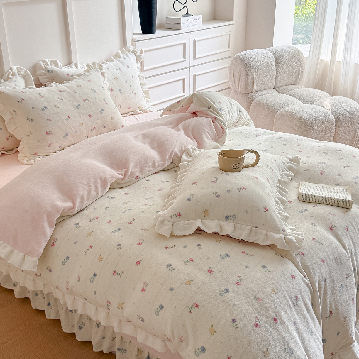 91家纺网 家纺一手货源 找家纺 潘朵拉家纺 2025新款法式牛奶绒双层花边四件套 奈雪