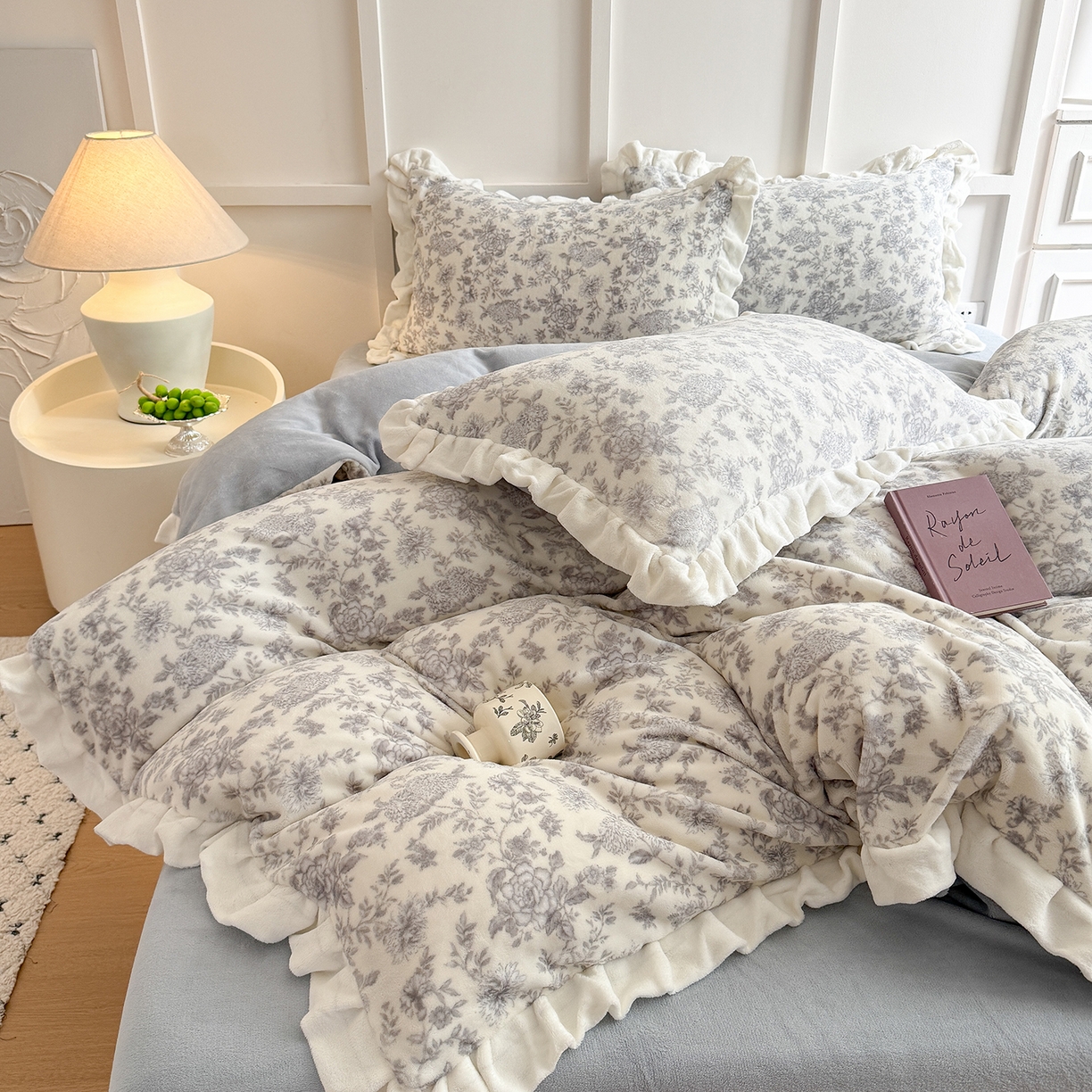 91家纺网 家纺一手货源 找家纺 潘朵拉家纺 2025新款法式牛奶绒双层花边四件套 南梦