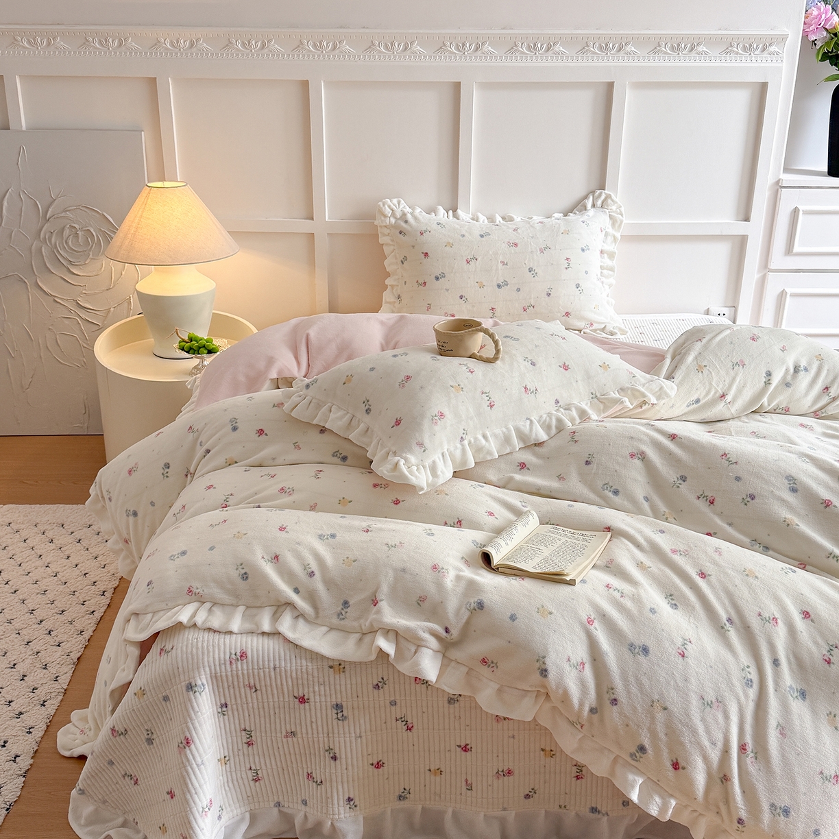 91家纺网 家纺一手货源 找家纺 潘朵拉家纺 2025新款法式牛奶绒双层花边四件套 奈雪