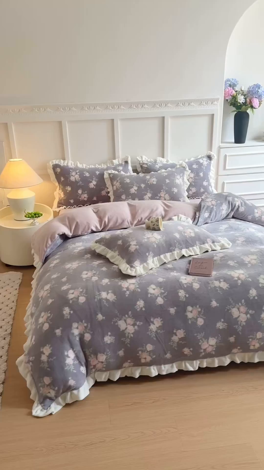 91家纺网 家纺一手货源 找家纺 潘朵拉家纺 2025新款法式牛奶绒双层花边四件套 紫密花间