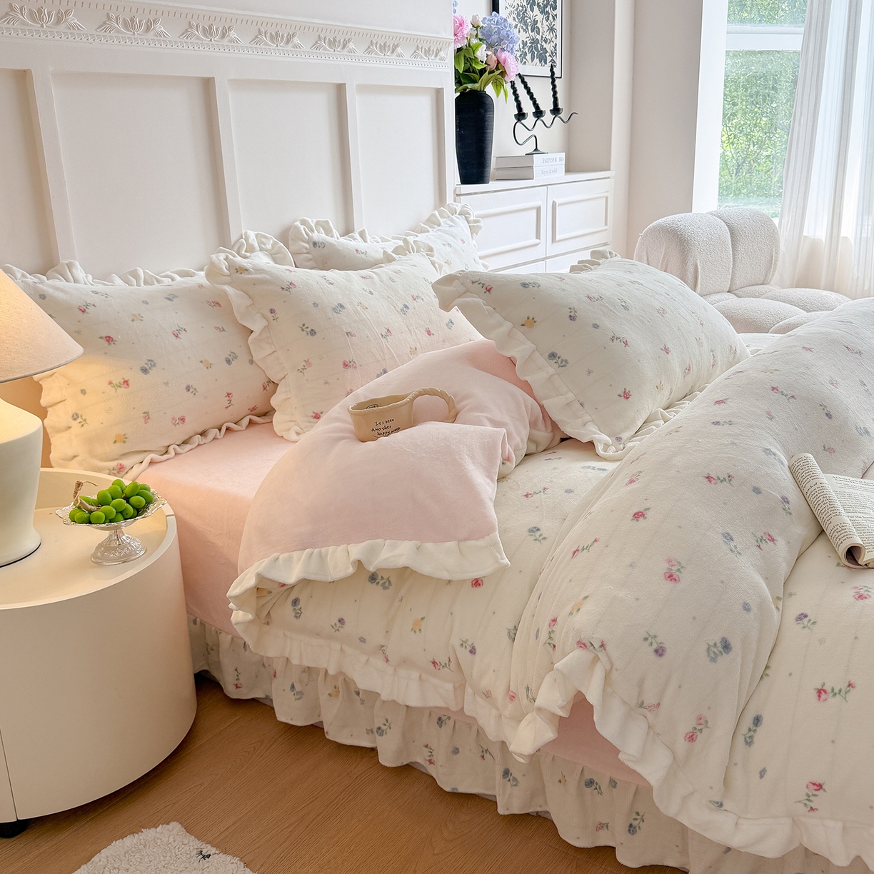 91家纺网 家纺一手货源 找家纺 潘朵拉家纺 2025新款法式牛奶绒双层花边四件套 奈雪